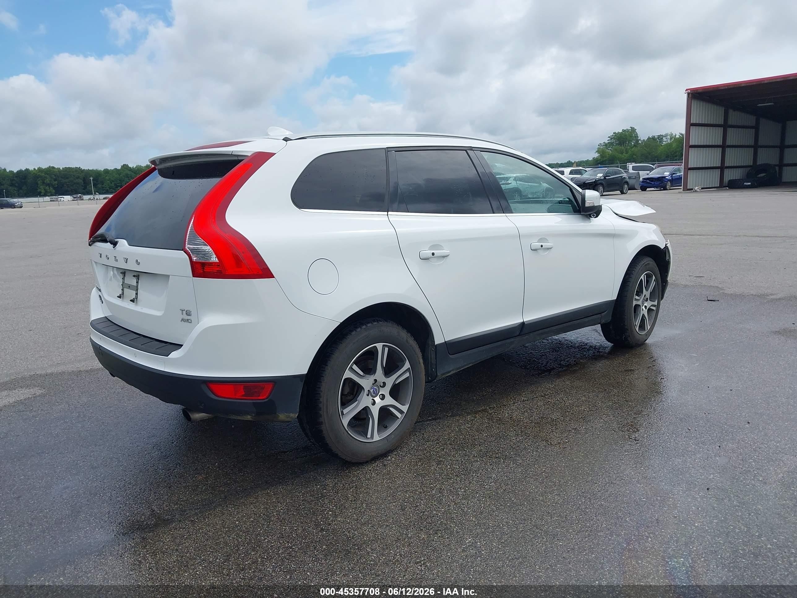 2012 Volvo Xc60 T6/t6 Platinum/t6 Premier Plus/t6 R-design/t6 R-design Platinum/t6 R-design Premier Plus White vin: YV4902DZ5C2302756