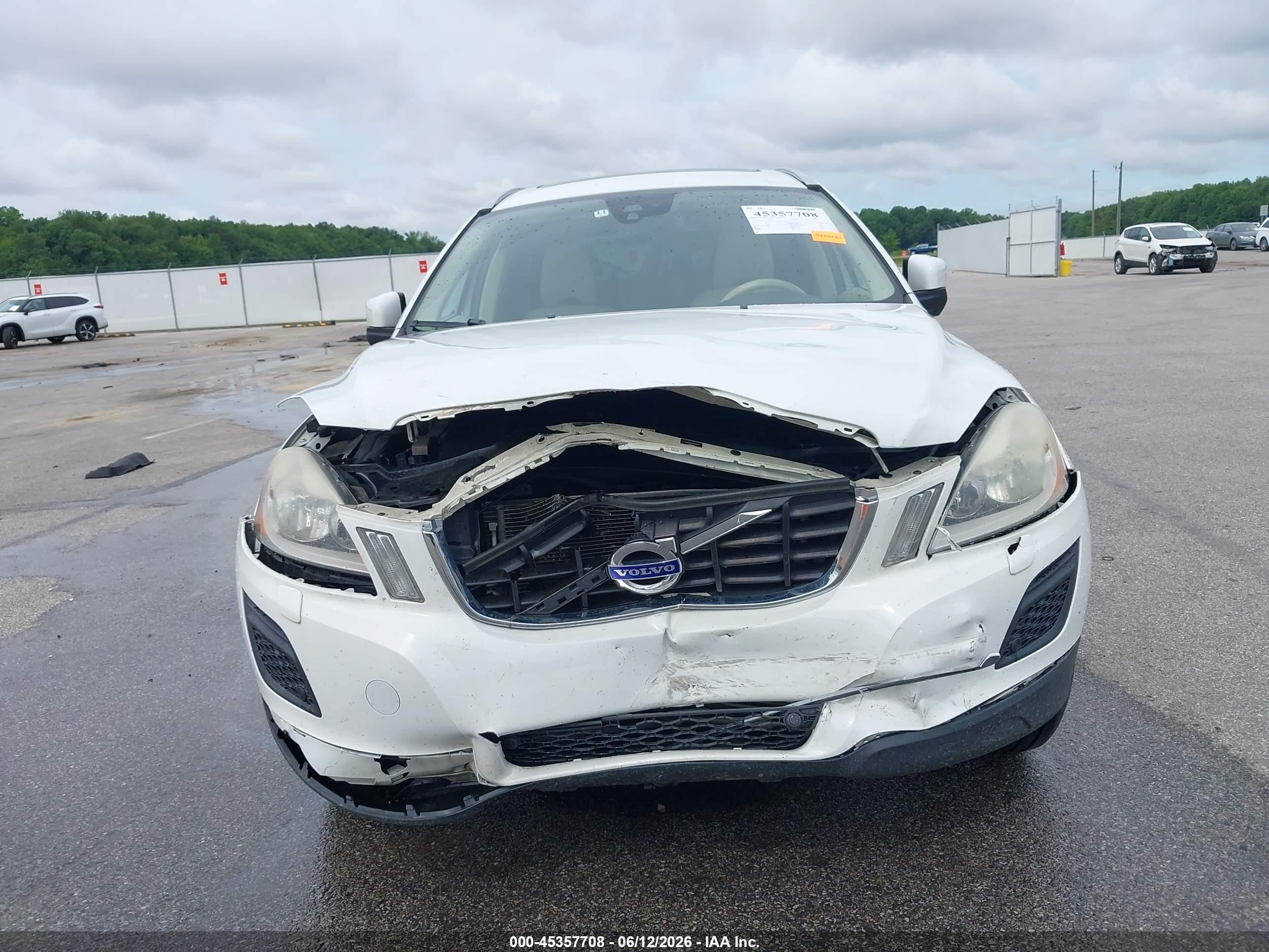 2012 Volvo Xc60 T6/t6 Platinum/t6 Premier Plus/t6 R-design/t6 R-design Platinum/t6 R-design Premier Plus White vin: YV4902DZ5C2302756