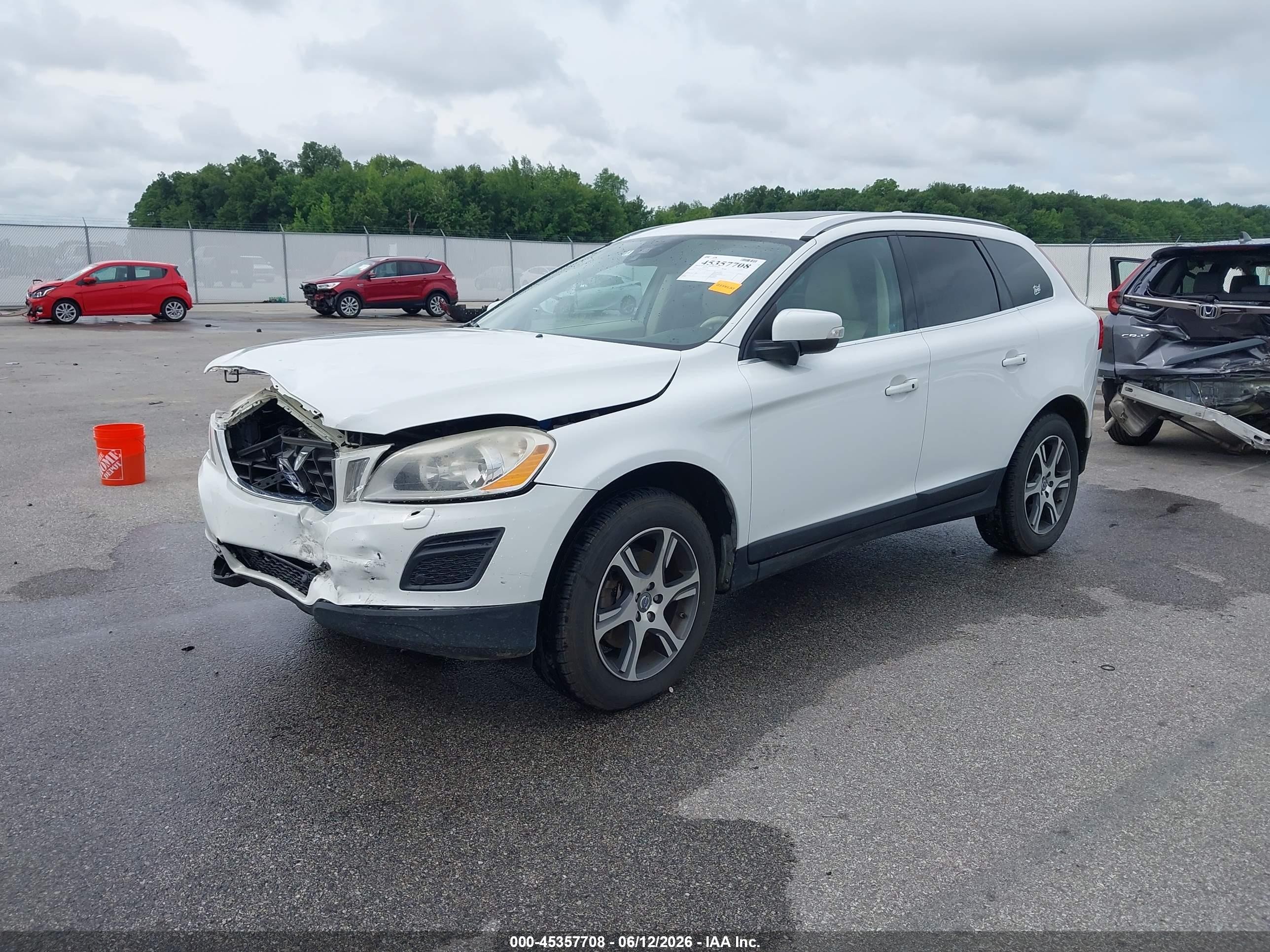 2012 Volvo Xc60 T6/t6 Platinum/t6 Premier Plus/t6 R-design/t6 R-design Platinum/t6 R-design Premier Plus White vin: YV4902DZ5C2302756