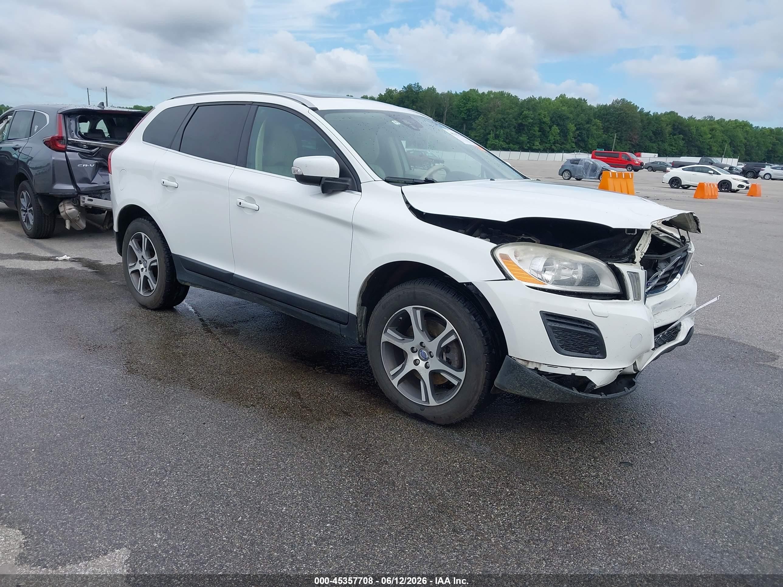 2012 Volvo Xc60 T6/t6 Platinum/t6 Premier Plus/t6 R-design/t6 R-design Platinum/t6 R-design Premier Plus White vin: YV4902DZ5C2302756