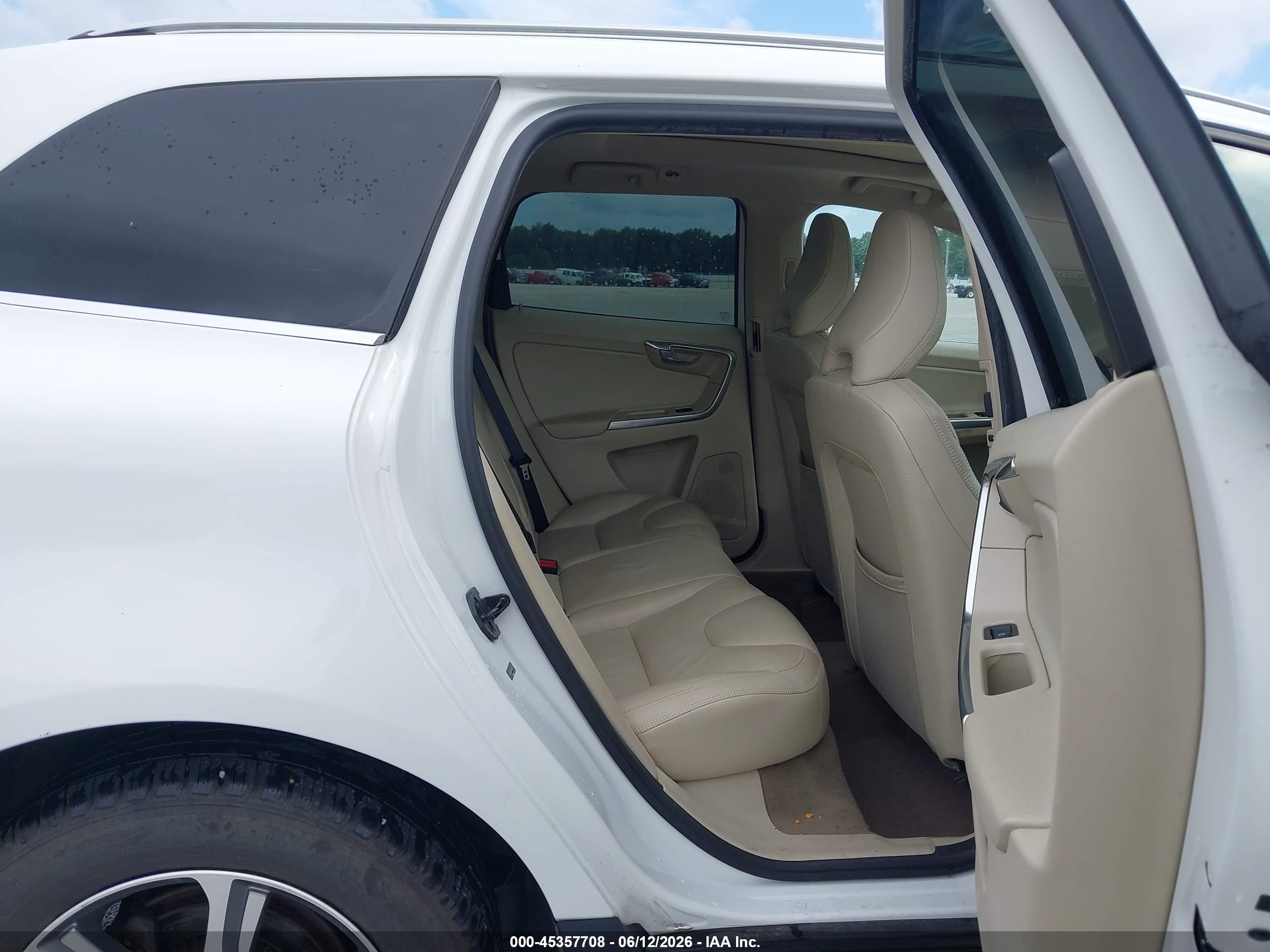 2012 Volvo Xc60 T6/t6 Platinum/t6 Premier Plus/t6 R-design/t6 R-design Platinum/t6 R-design Premier Plus White vin: YV4902DZ5C2302756
