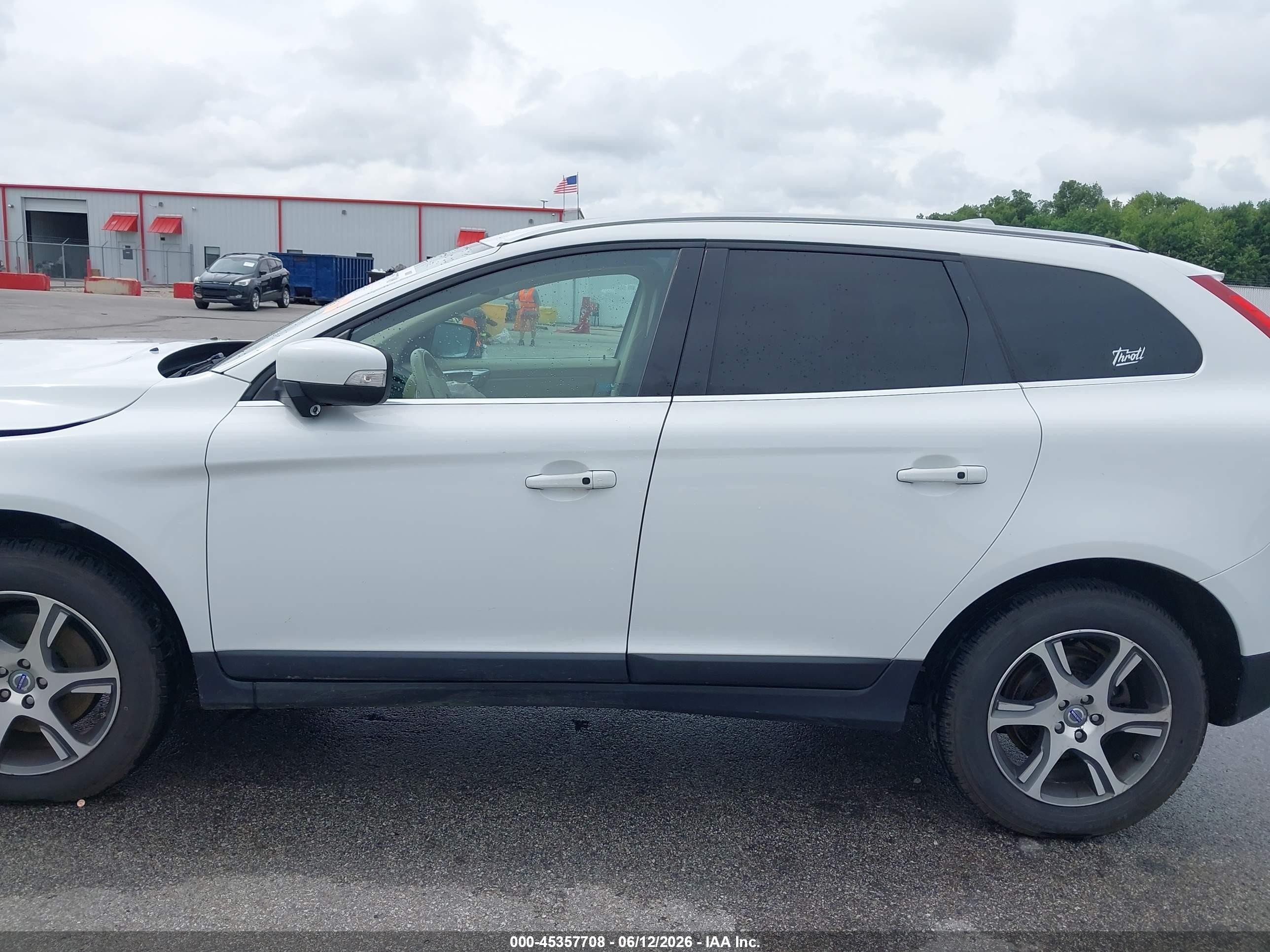 2012 Volvo Xc60 T6/t6 Platinum/t6 Premier Plus/t6 R-design/t6 R-design Platinum/t6 R-design Premier Plus White vin: YV4902DZ5C2302756