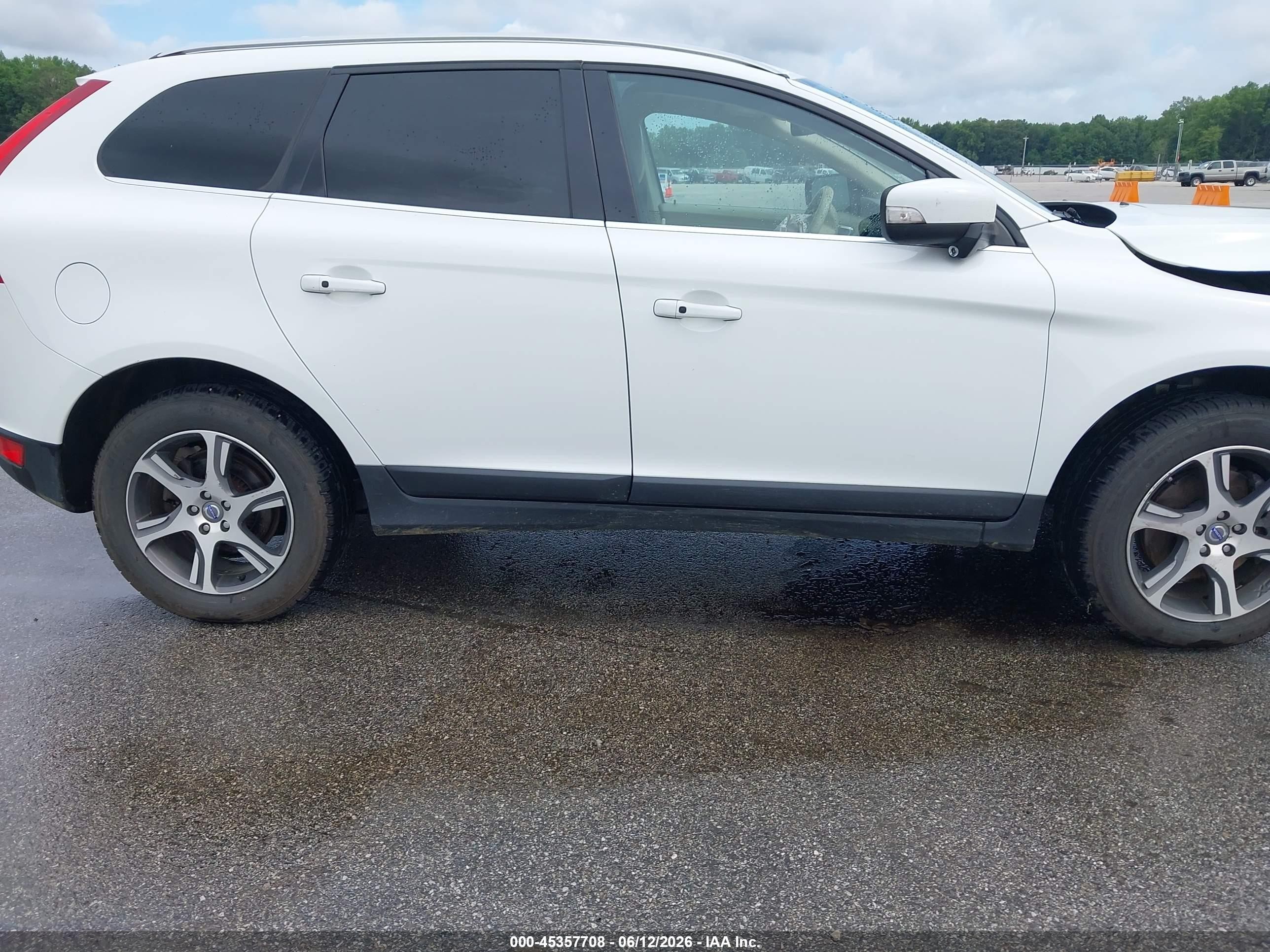 2012 Volvo Xc60 T6/t6 Platinum/t6 Premier Plus/t6 R-design/t6 R-design Platinum/t6 R-design Premier Plus White vin: YV4902DZ5C2302756