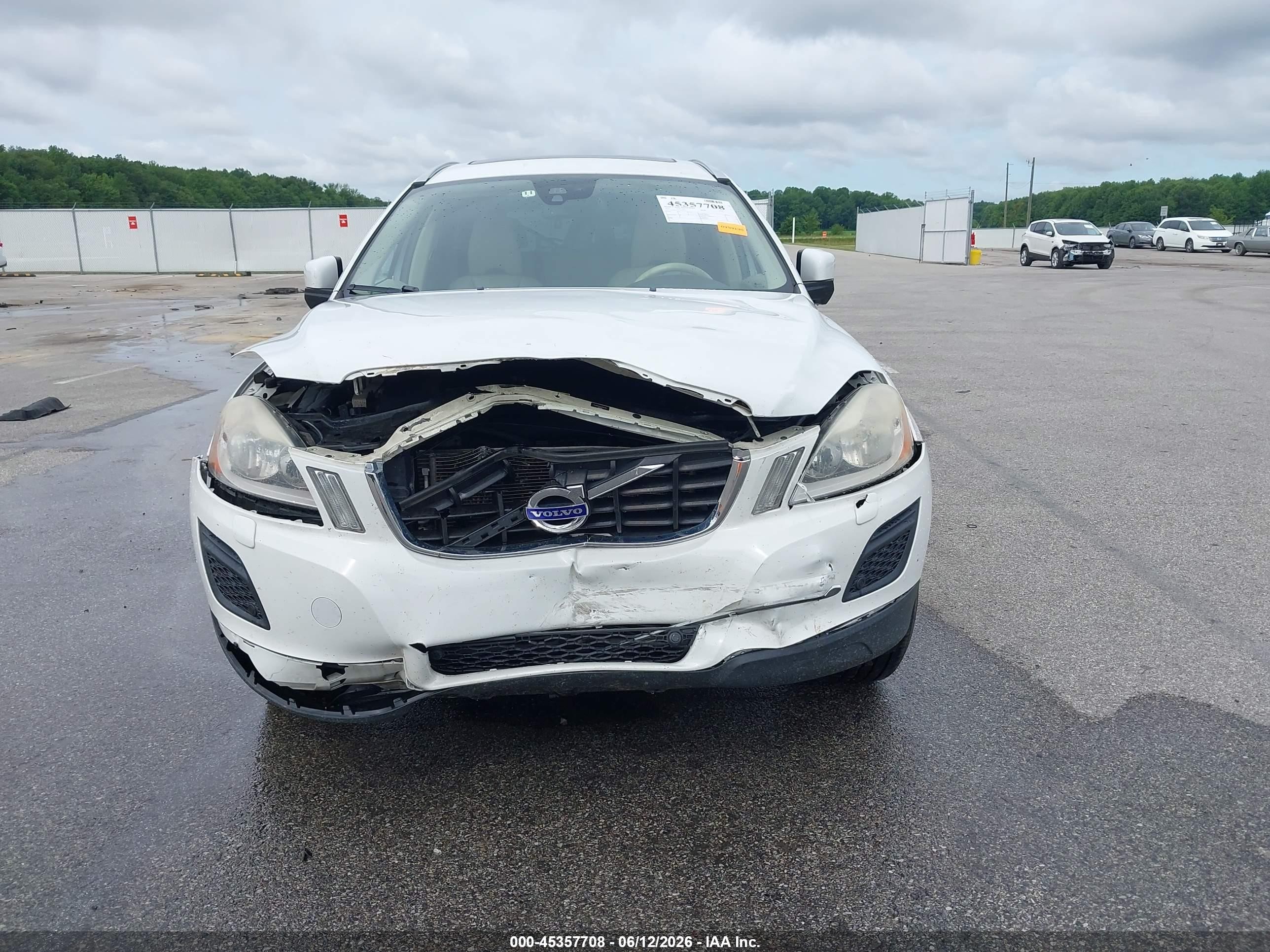 2012 Volvo Xc60 T6/t6 Platinum/t6 Premier Plus/t6 R-design/t6 R-design Platinum/t6 R-design Premier Plus White vin: YV4902DZ5C2302756