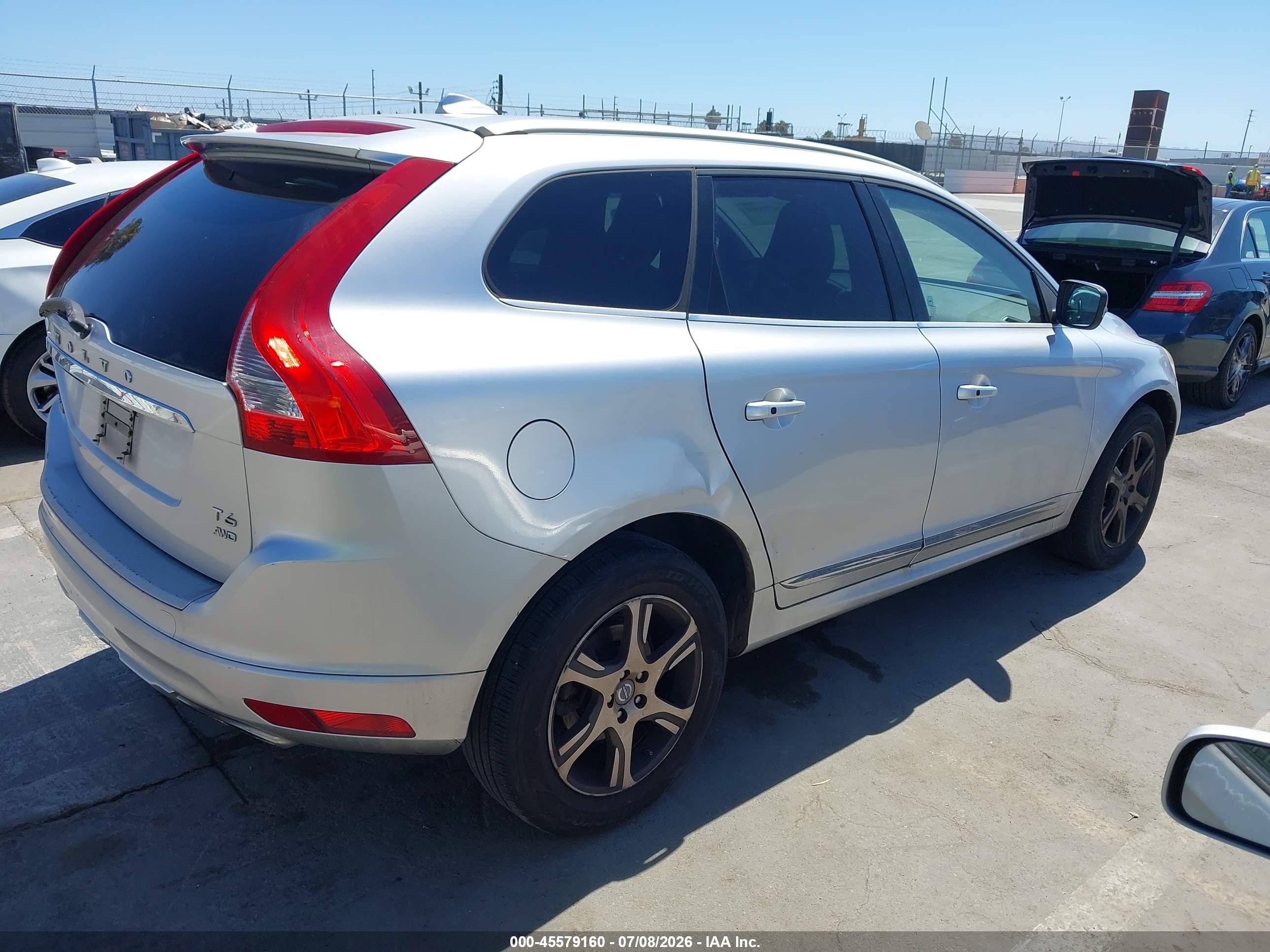 2014 Volvo Xc60 T6 R-design Premier Plus Silver vin: YV4902DZ5E2504144