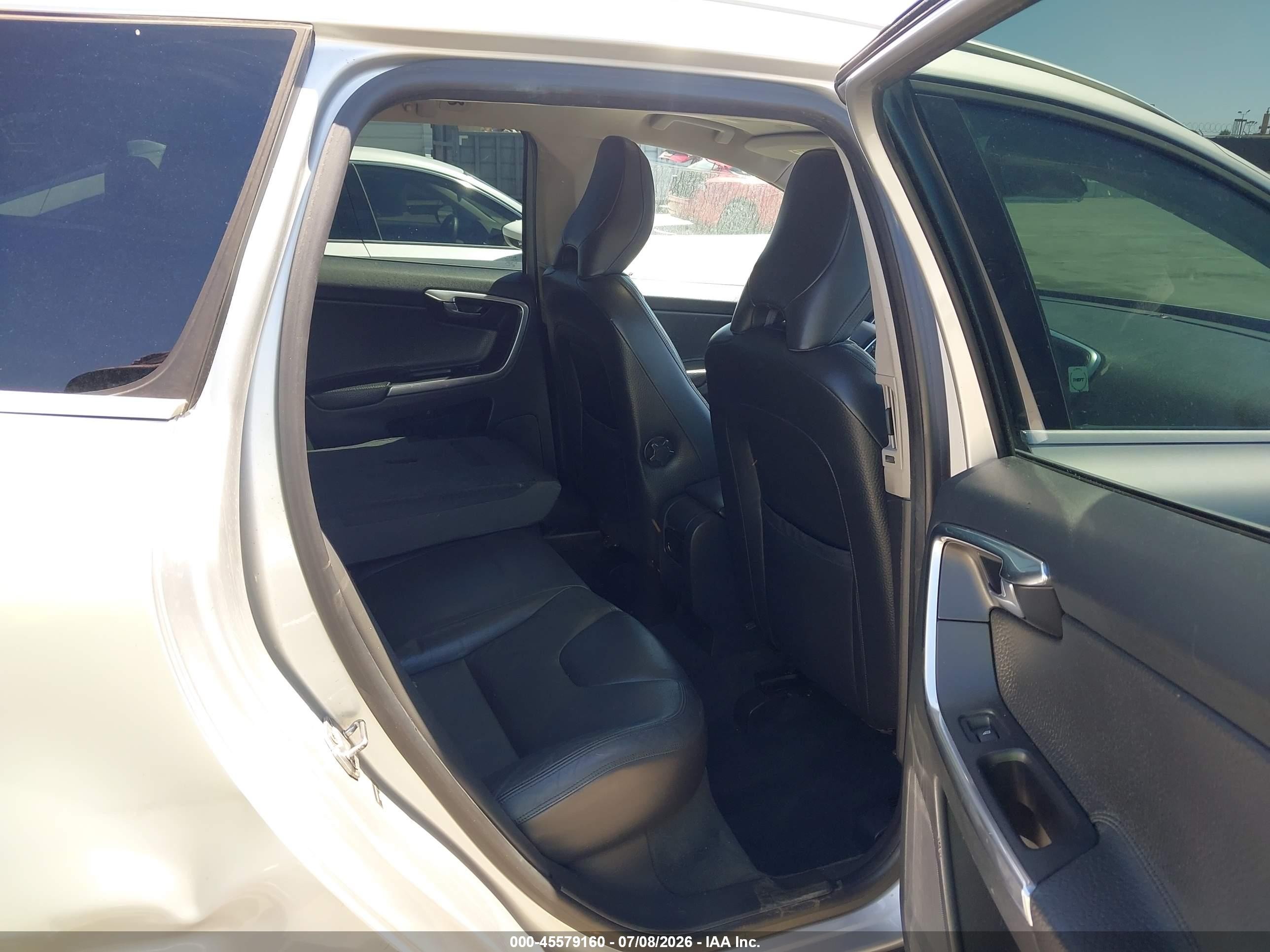 2014 Volvo Xc60 T6 R-design Premier Plus Silver vin: YV4902DZ5E2504144
