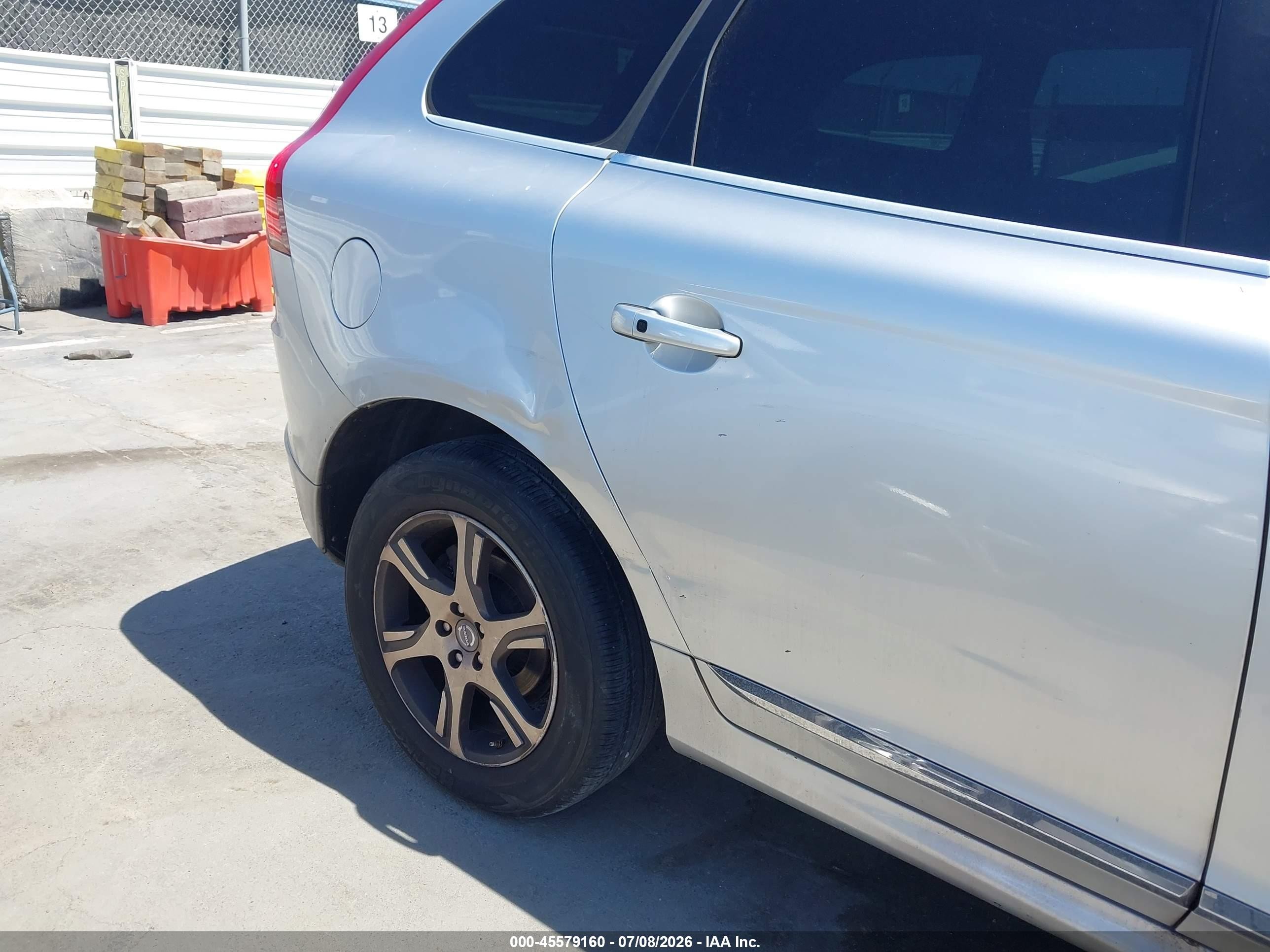 2014 Volvo Xc60 T6 R-design Premier Plus Silver vin: YV4902DZ5E2504144