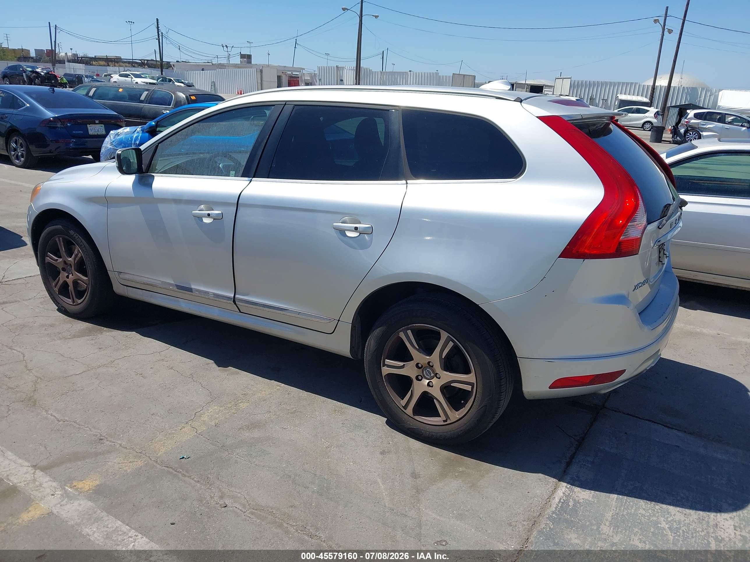 2014 Volvo Xc60 T6 R-design Premier Plus Silver vin: YV4902DZ5E2504144