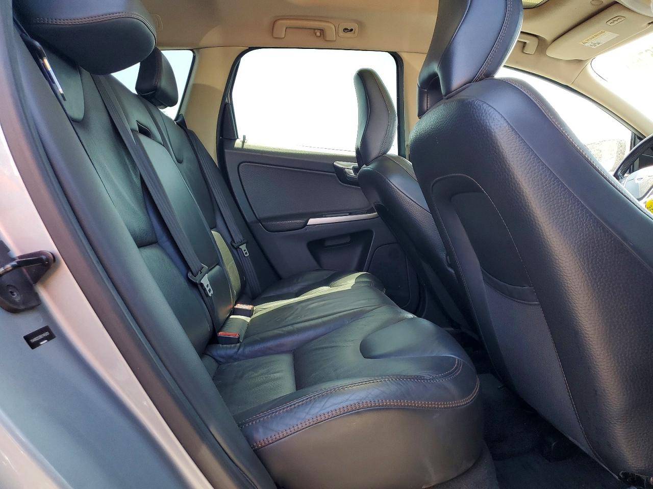 2011 Volvo Xc60 T6 Silver vin: YV4902DZ6B2145009