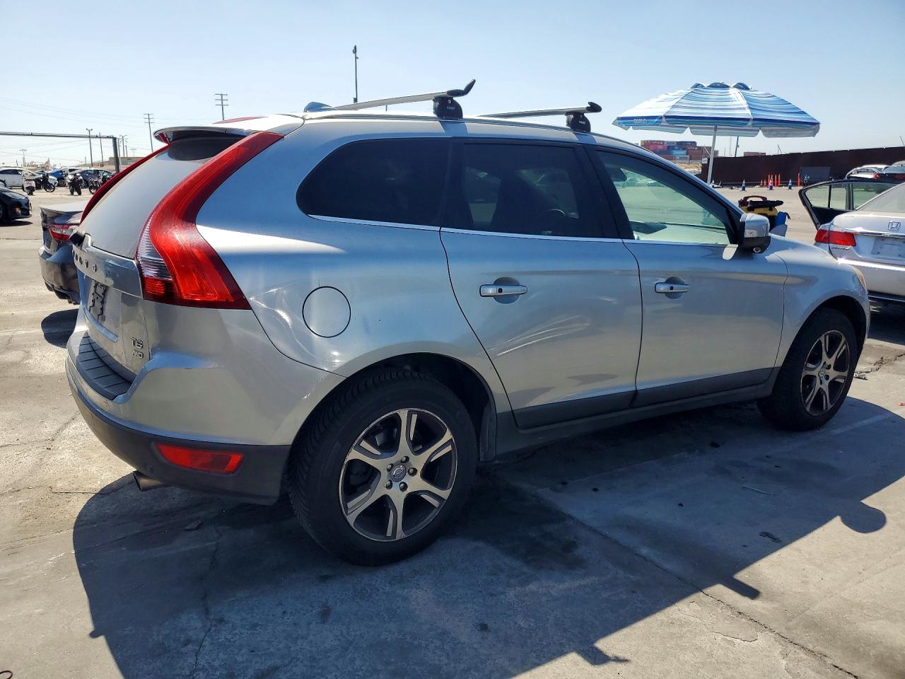 2011 Volvo Xc60 T6 Silver vin: YV4902DZ6B2145009