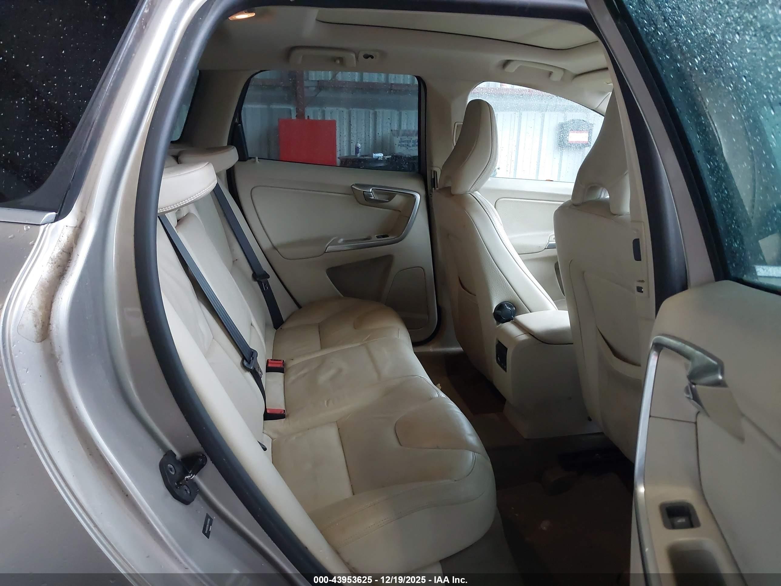 2012 Volvo Xc60 T6/t6 Platinum/t6 Premier Plus/t6 R-design/t6 R-design Platinum/t6 R-design Premier Plus Gold vin: YV4902DZ6C2297826
