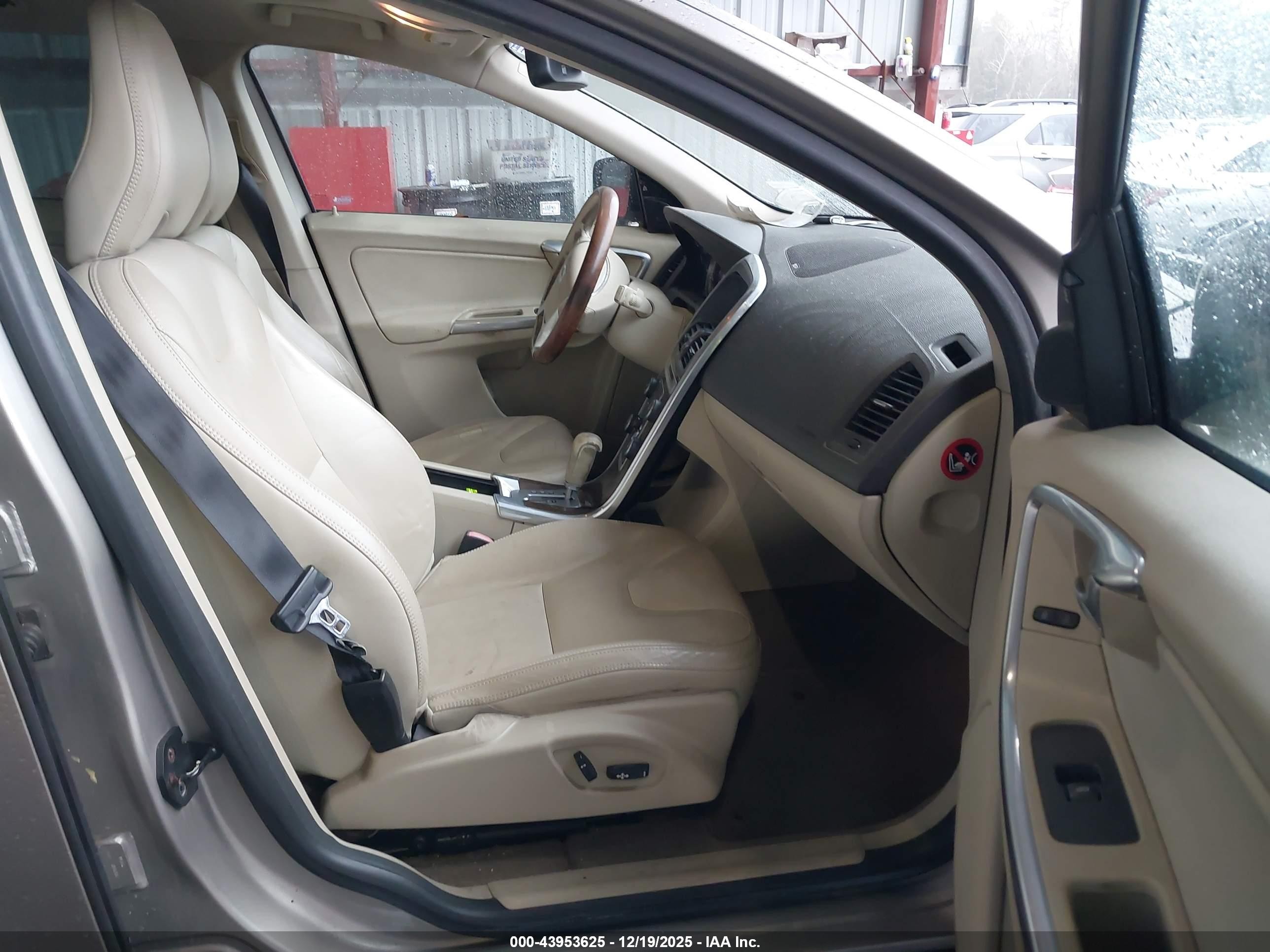 2012 Volvo Xc60 T6/t6 Platinum/t6 Premier Plus/t6 R-design/t6 R-design Platinum/t6 R-design Premier Plus Gold vin: YV4902DZ6C2297826