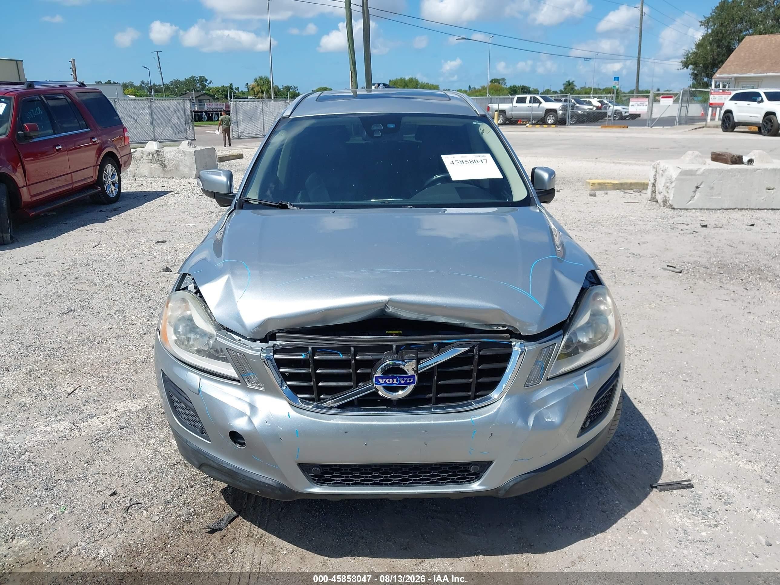 2012 Volvo Xc60   Silver vin: YV4902DZ6C2326368