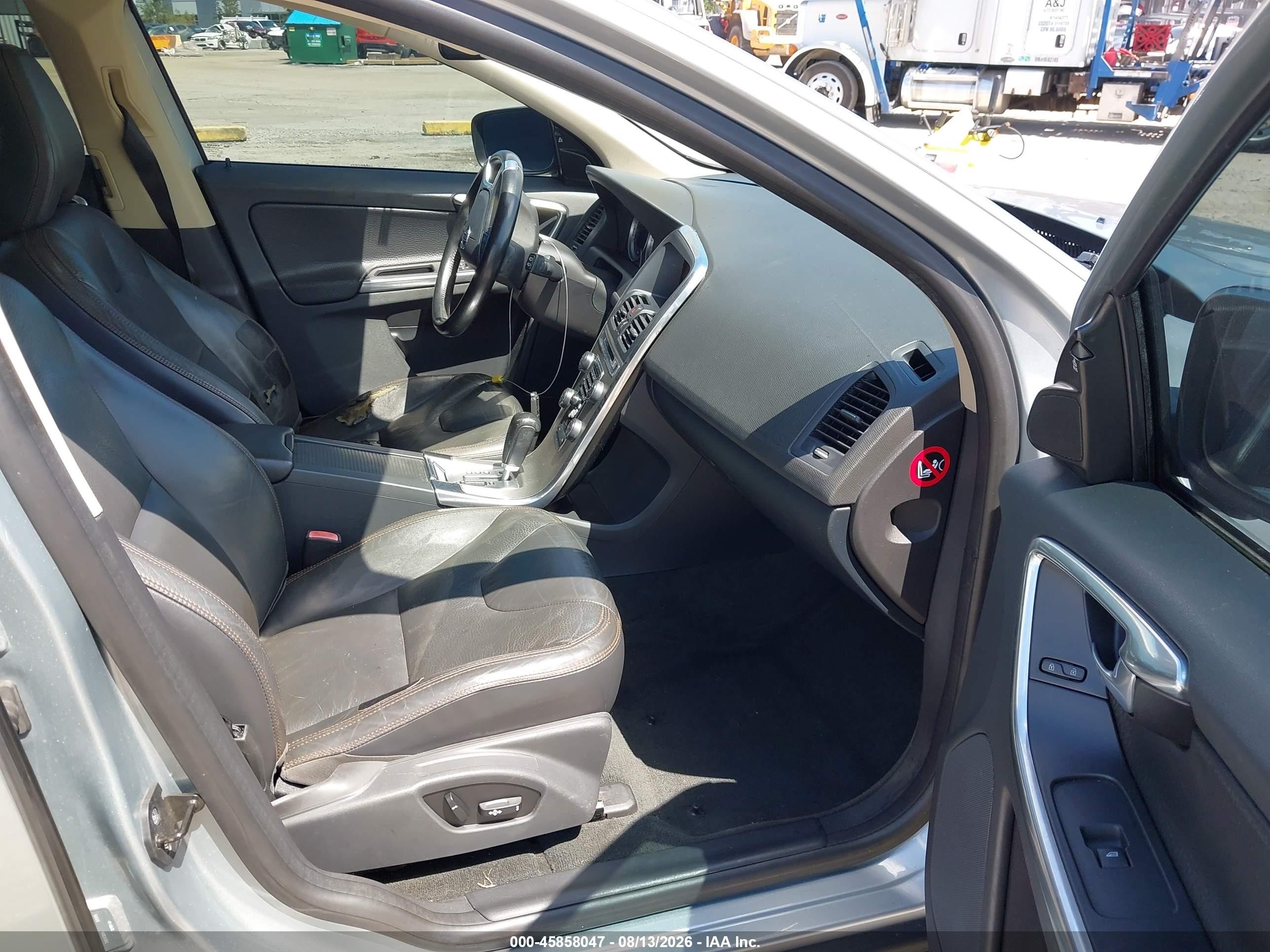 2012 Volvo Xc60   Silver vin: YV4902DZ6C2326368