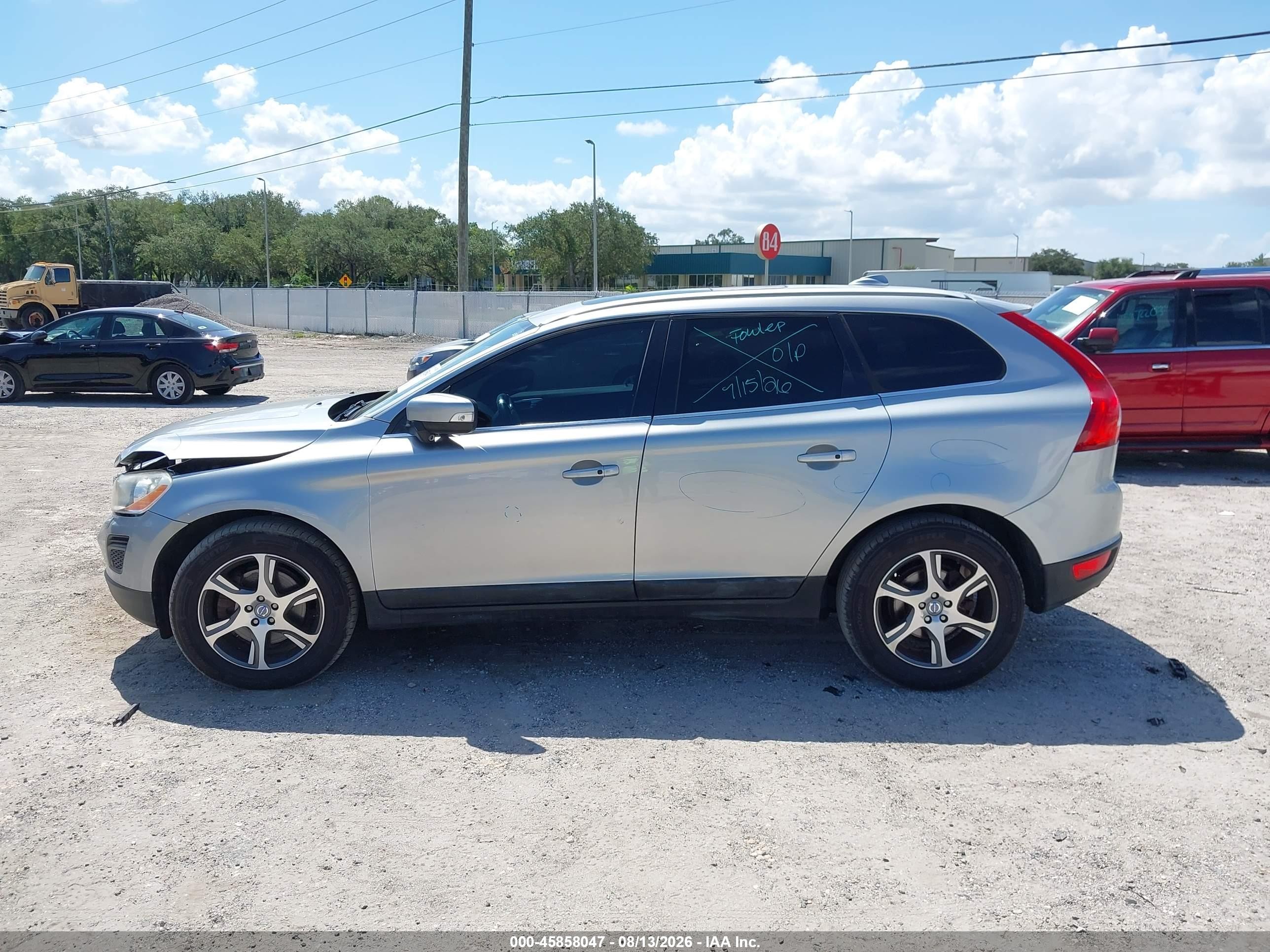 2012 Volvo Xc60   Silver vin: YV4902DZ6C2326368