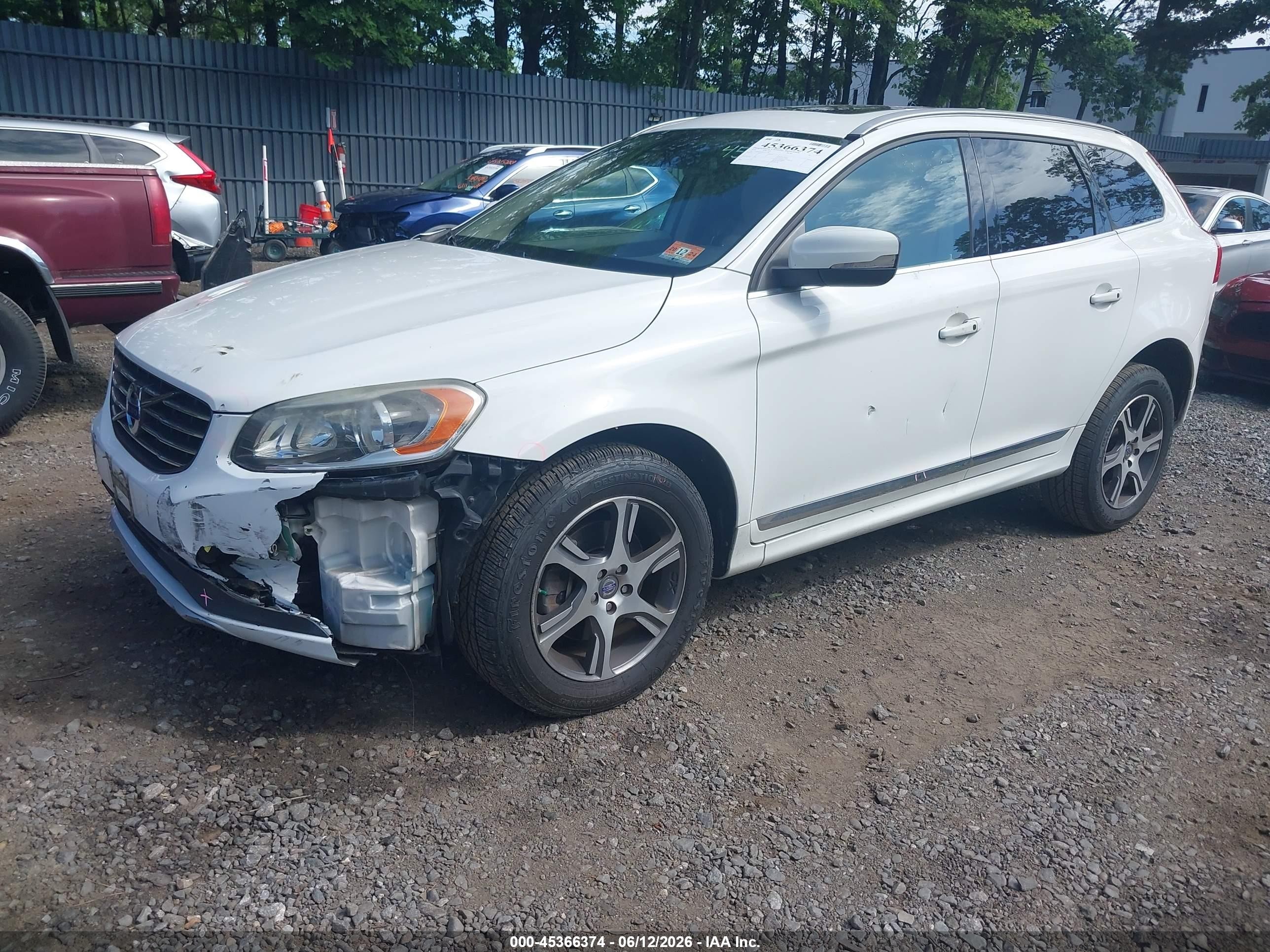 2014 Volvo Xc60 T6 R-design White vin: YV4902DZ6E2525794