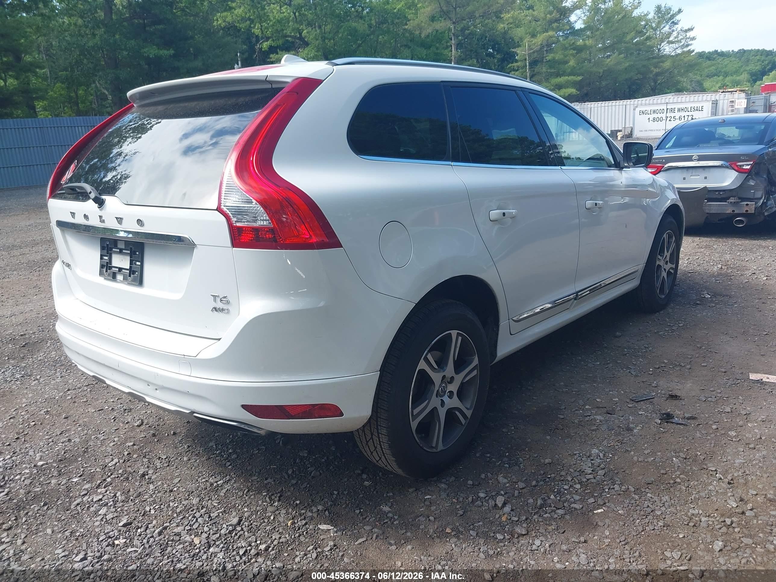 2014 Volvo Xc60 T6 R-design White vin: YV4902DZ6E2525794