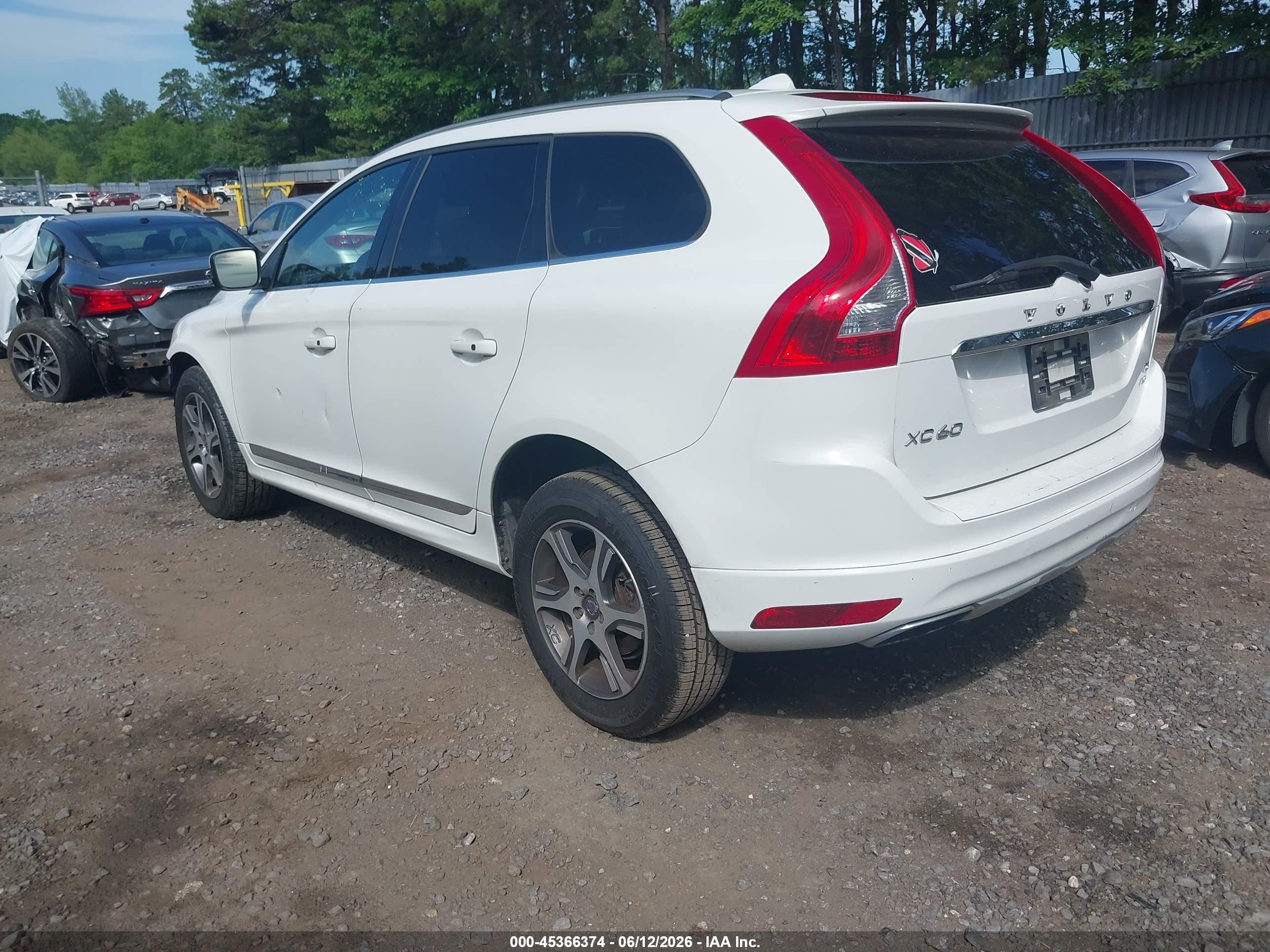 2014 Volvo Xc60 T6 R-design White vin: YV4902DZ6E2525794