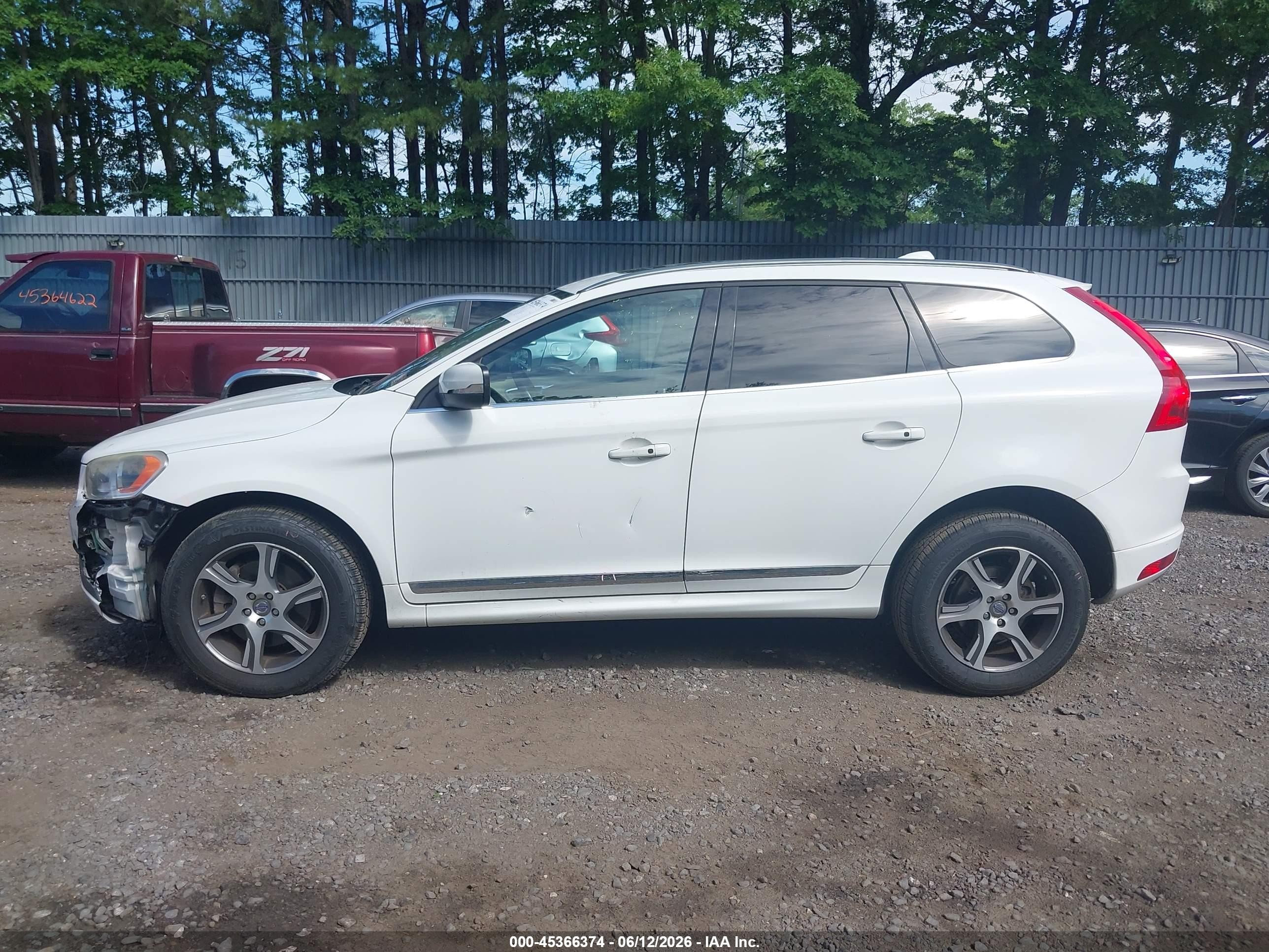 2014 Volvo Xc60 T6 R-design White vin: YV4902DZ6E2525794