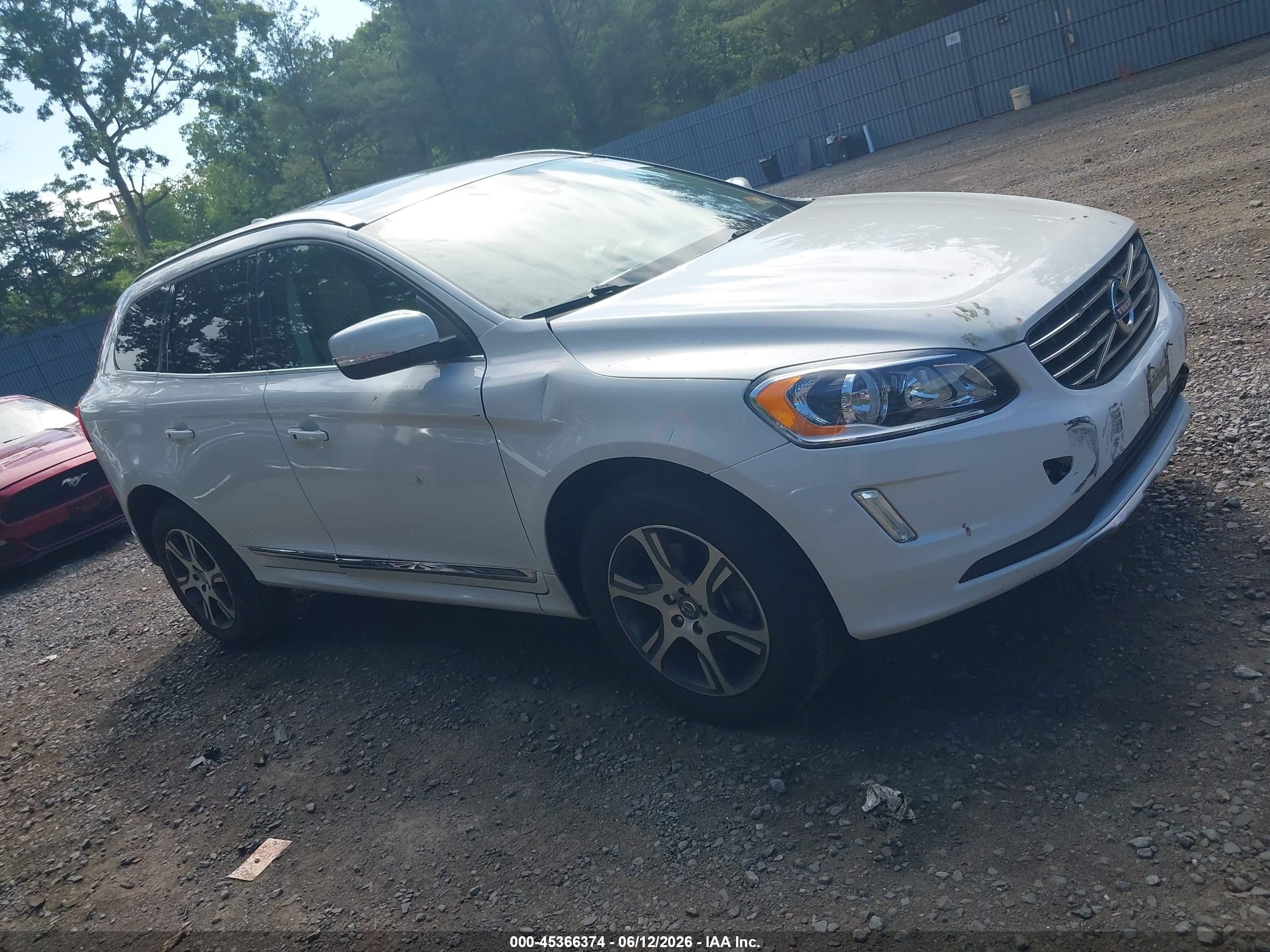 2014 Volvo Xc60 T6 R-design White vin: YV4902DZ6E2525794