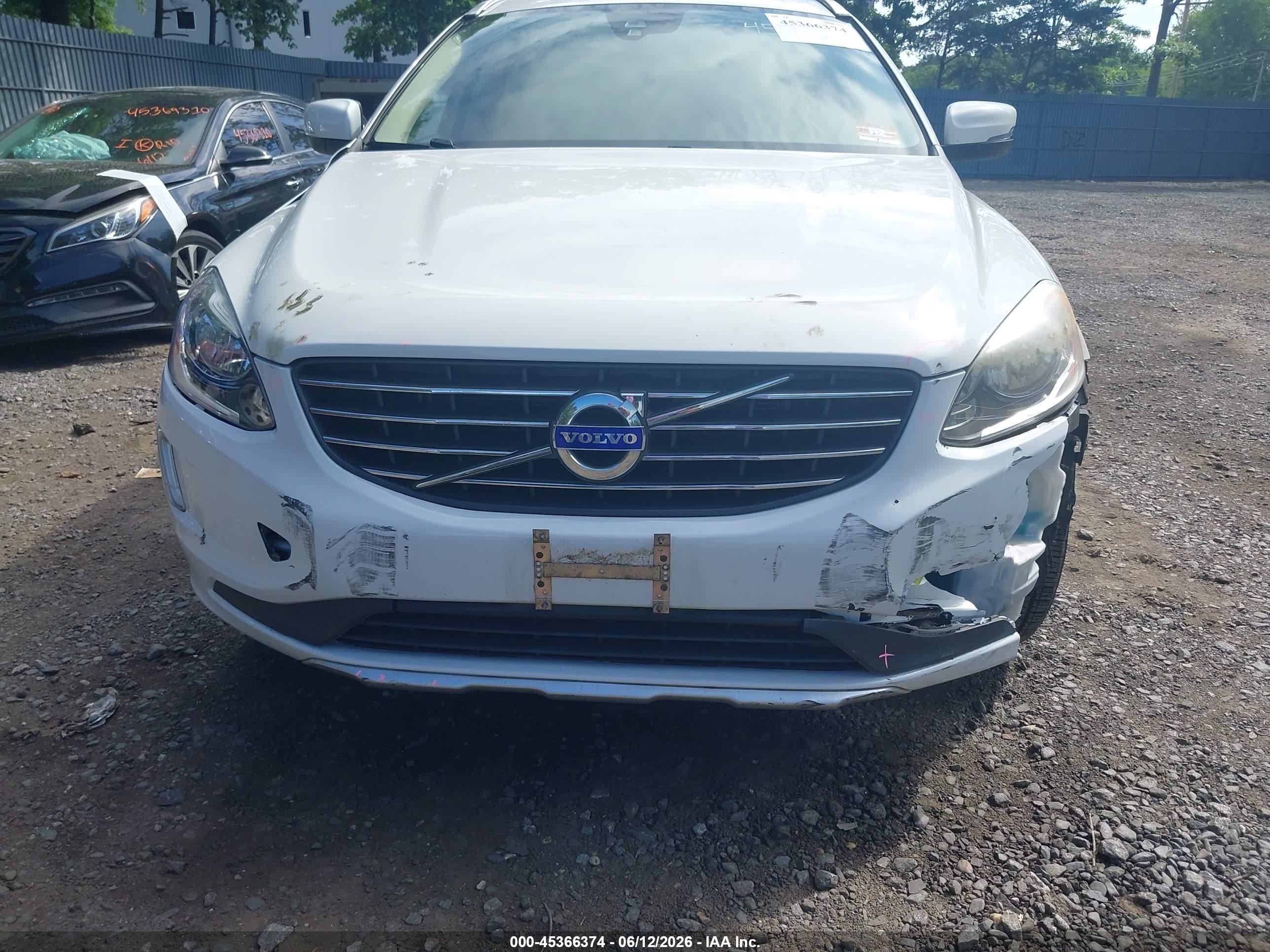 2014 Volvo Xc60 T6 R-design White vin: YV4902DZ6E2525794