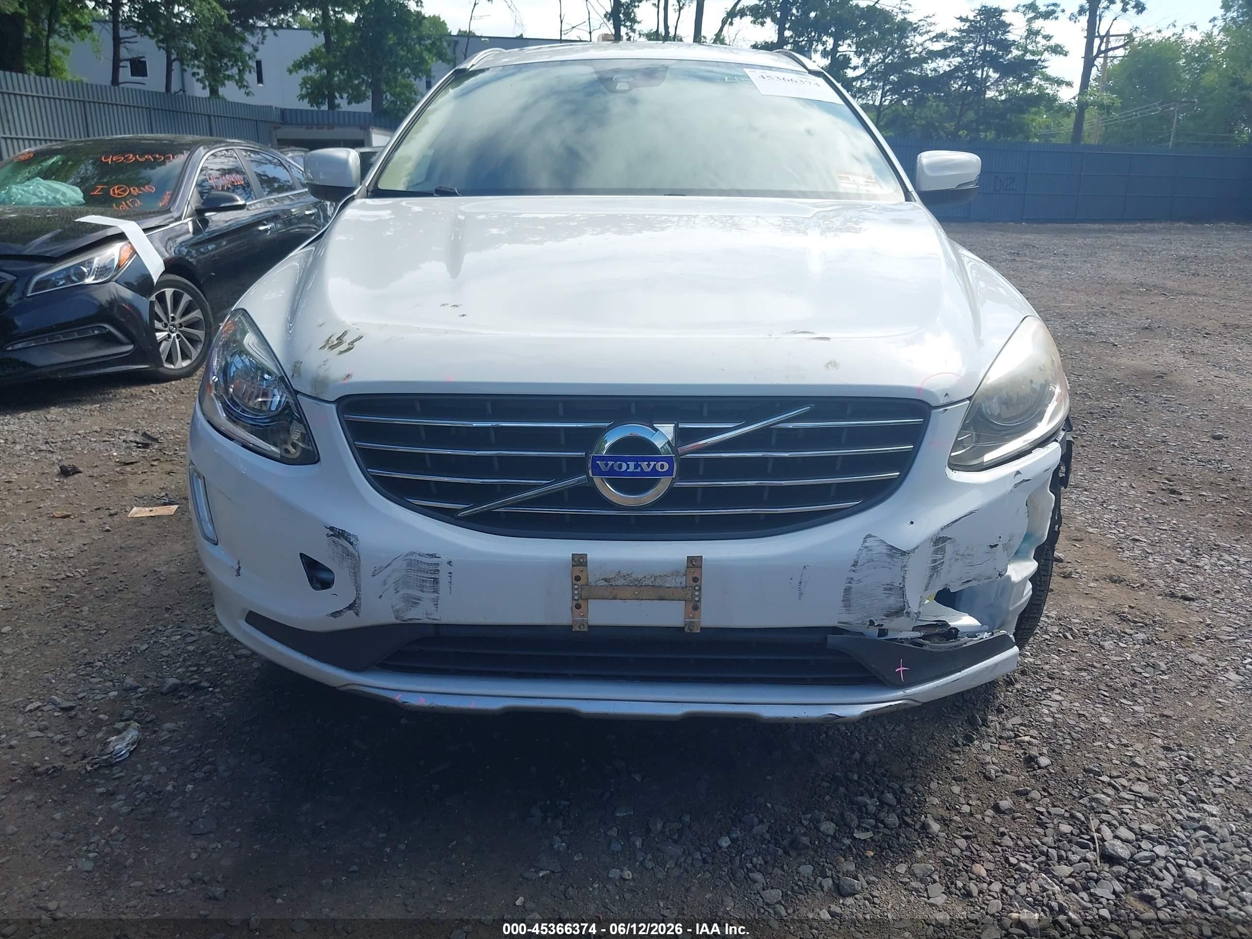 2014 Volvo Xc60 T6 R-design White vin: YV4902DZ6E2525794