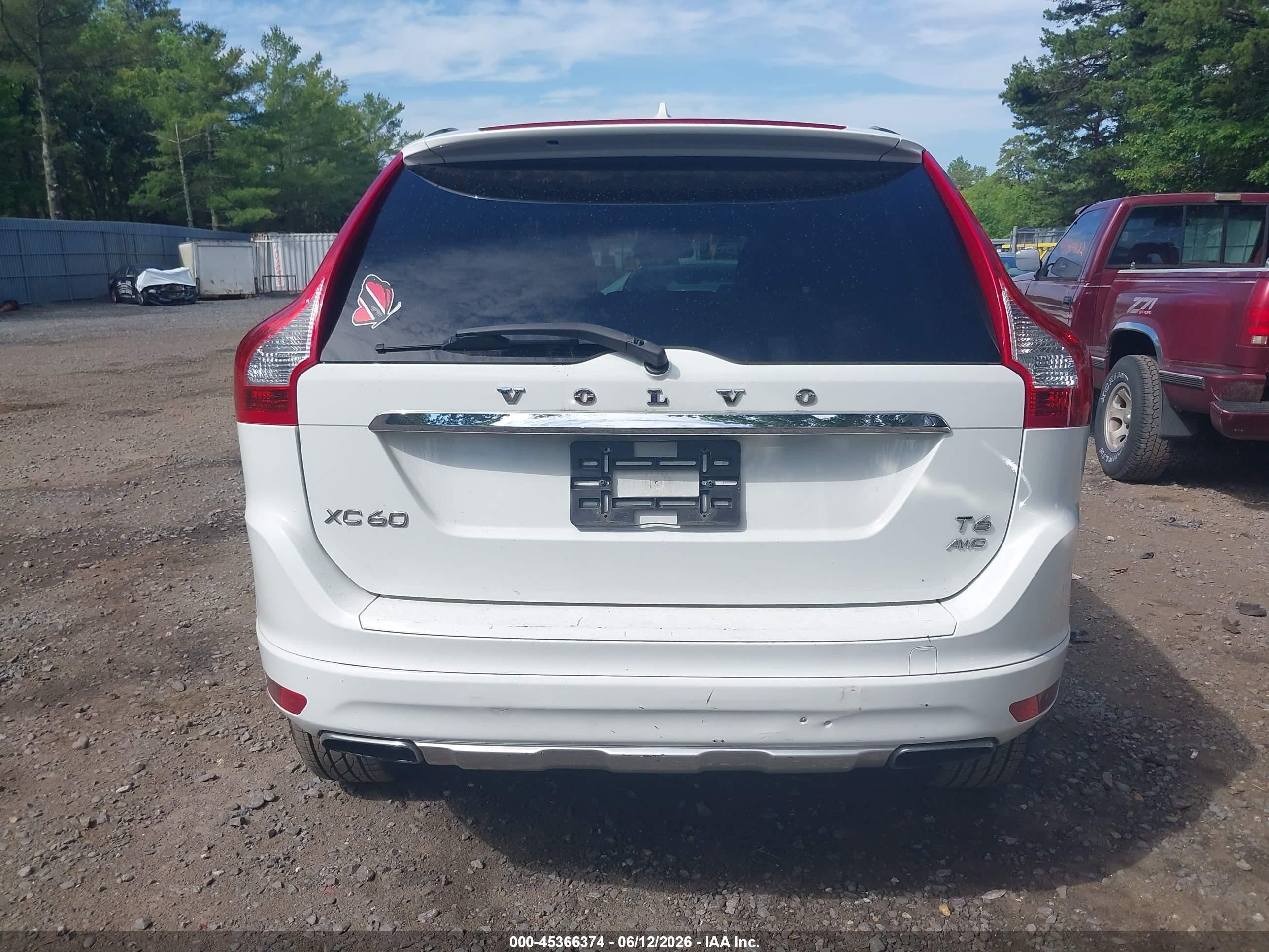 2014 Volvo Xc60 T6 R-design White vin: YV4902DZ6E2525794