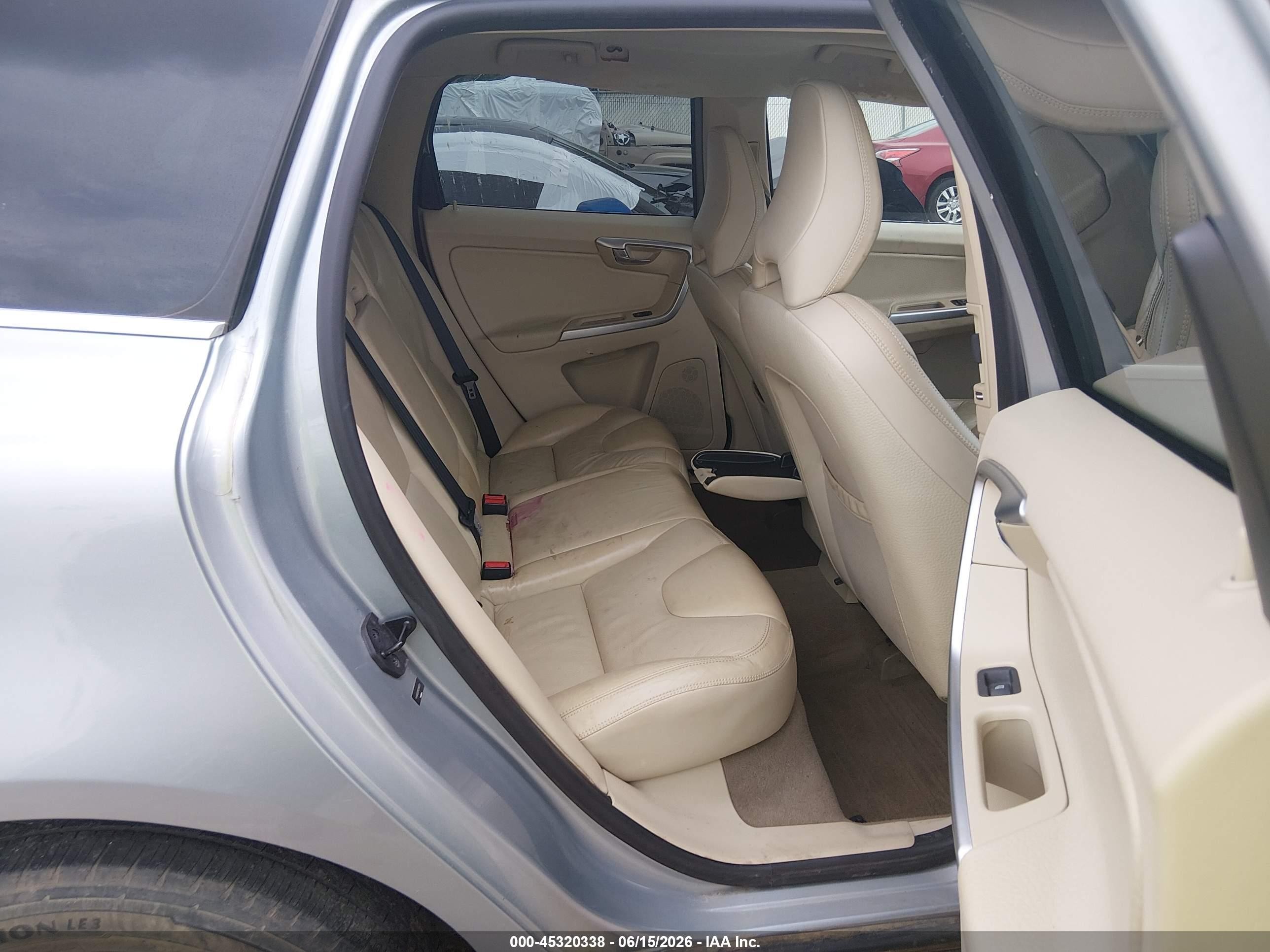 2011 Volvo Xc60 T6/t6 R-design Silver vin: YV4902DZ7B2150073