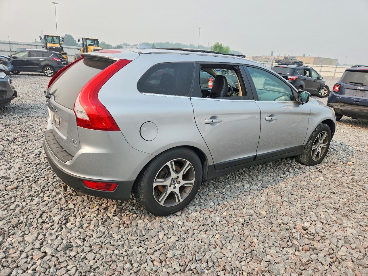 2012 Volvo Xc60 T6 Серебряный vin: YV4902DZ7C2321034