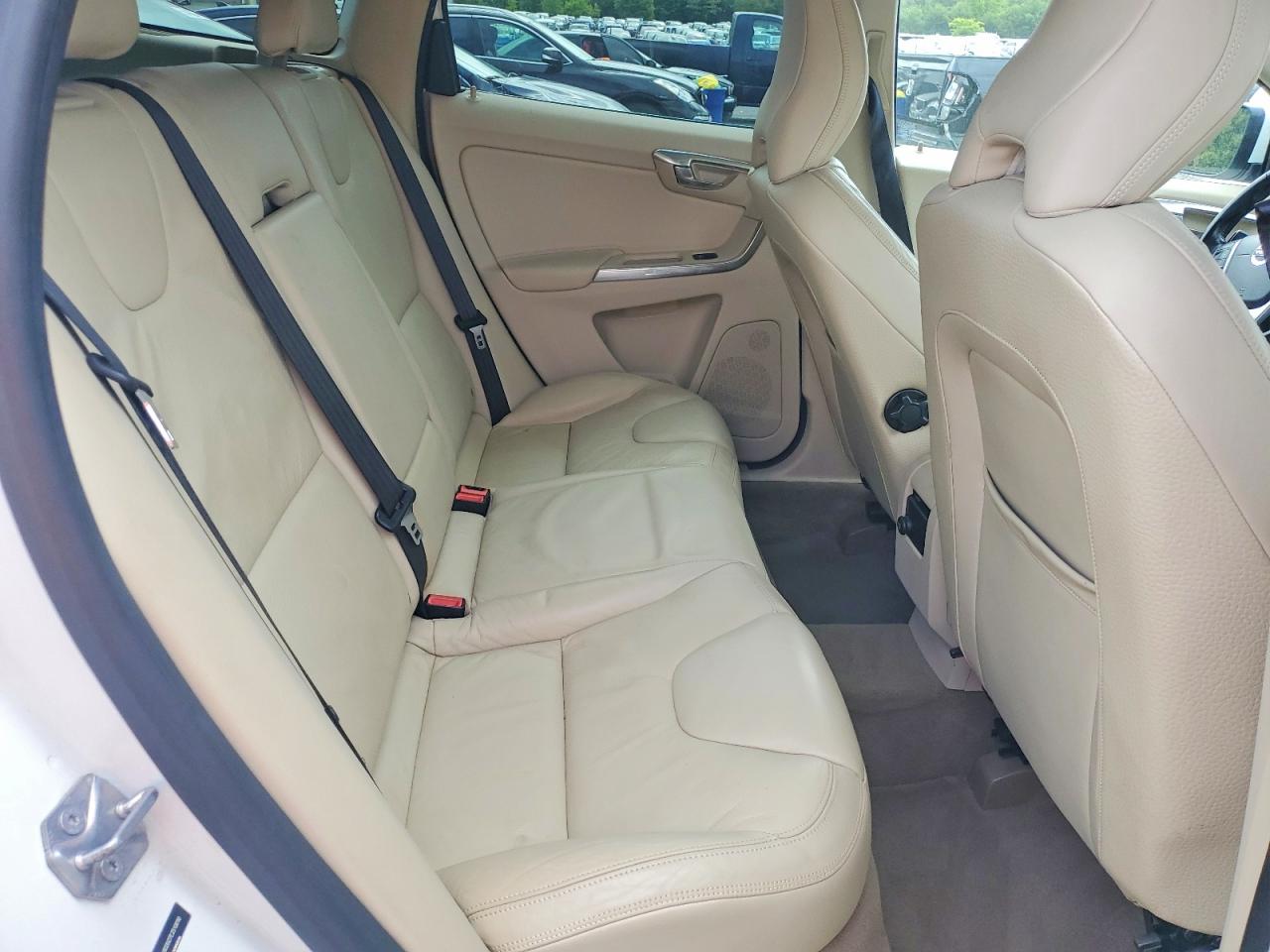 2014 Volvo Xc60 T6 White vin: YV4902DZ7E2513010