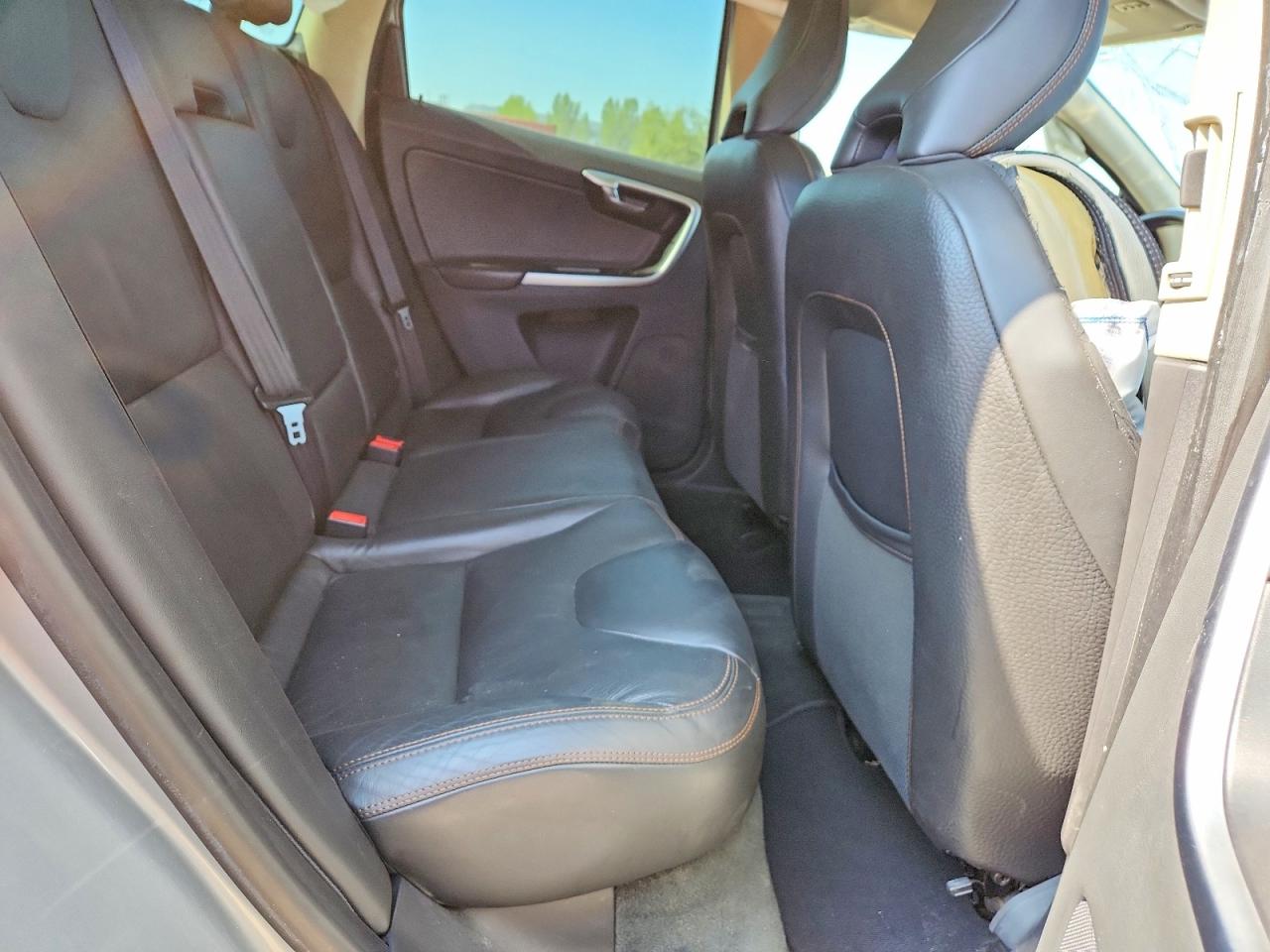 2011 Volvo Xc60 T6 Silver vin: YV4902DZ8B2152267