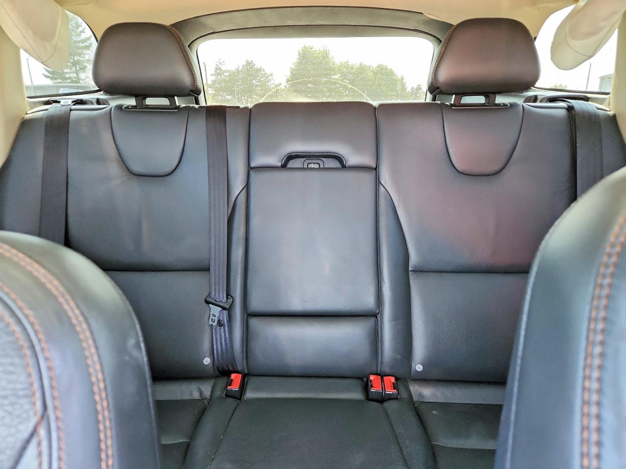 2011 Volvo Xc60 T6 Silver vin: YV4902DZ8B2152267
