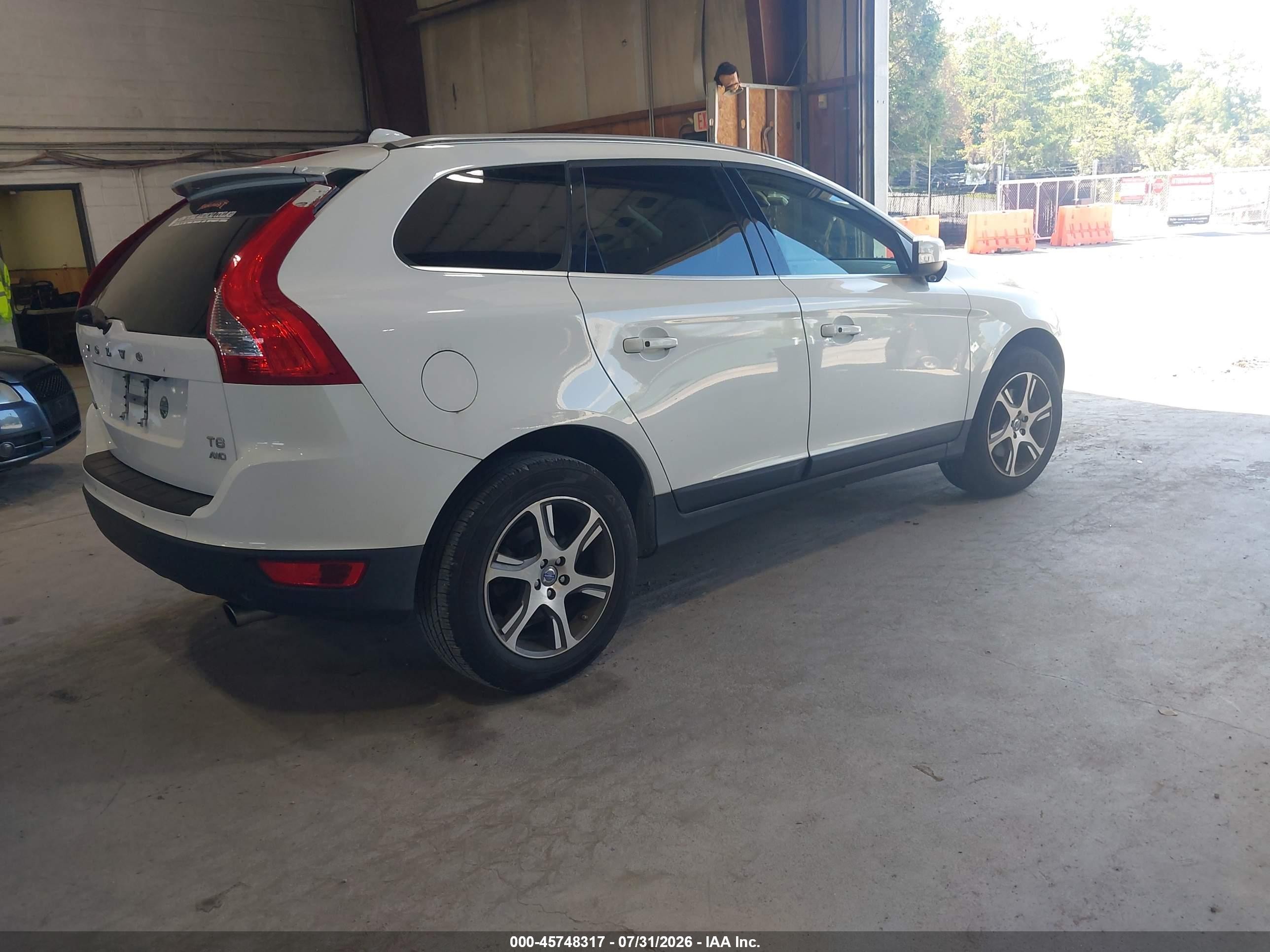 2012 Volvo Xc60 T6 Platinum White vin: YV4902DZ8C2242293
