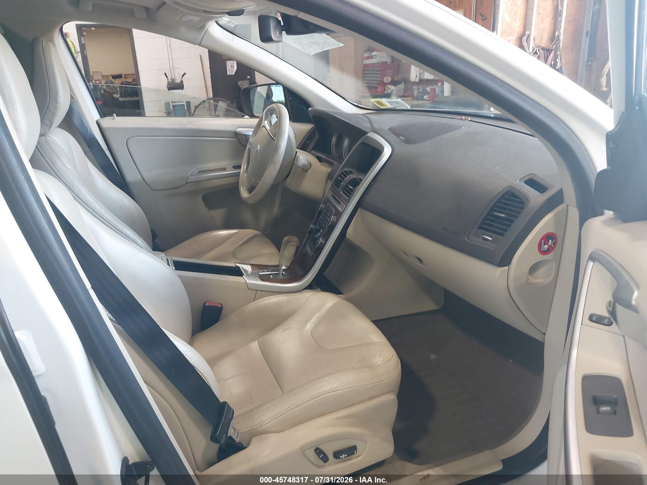 2012 Volvo Xc60 T6 Platinum White vin: YV4902DZ8C2242293