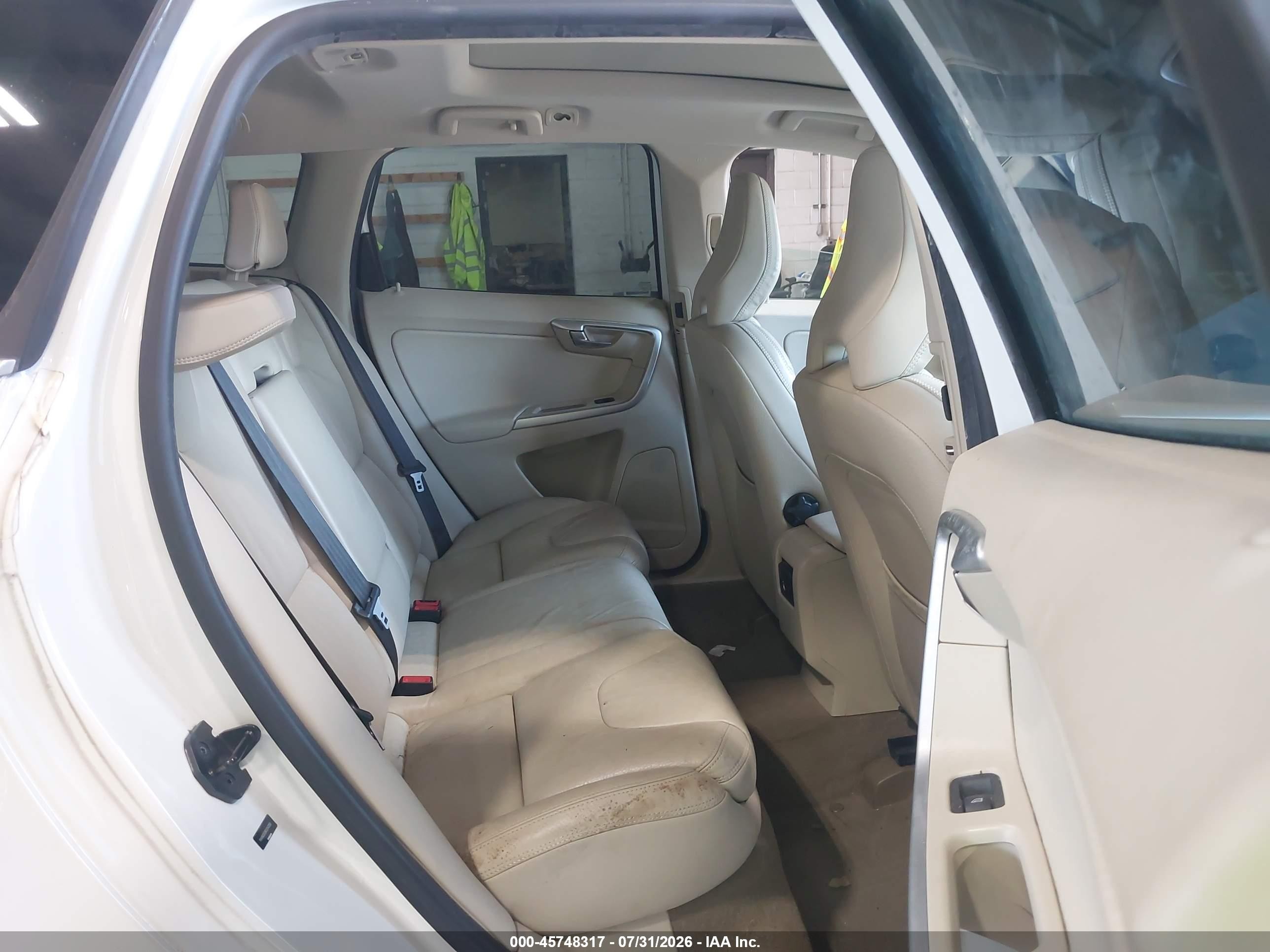 2012 Volvo Xc60 T6 Platinum White vin: YV4902DZ8C2242293