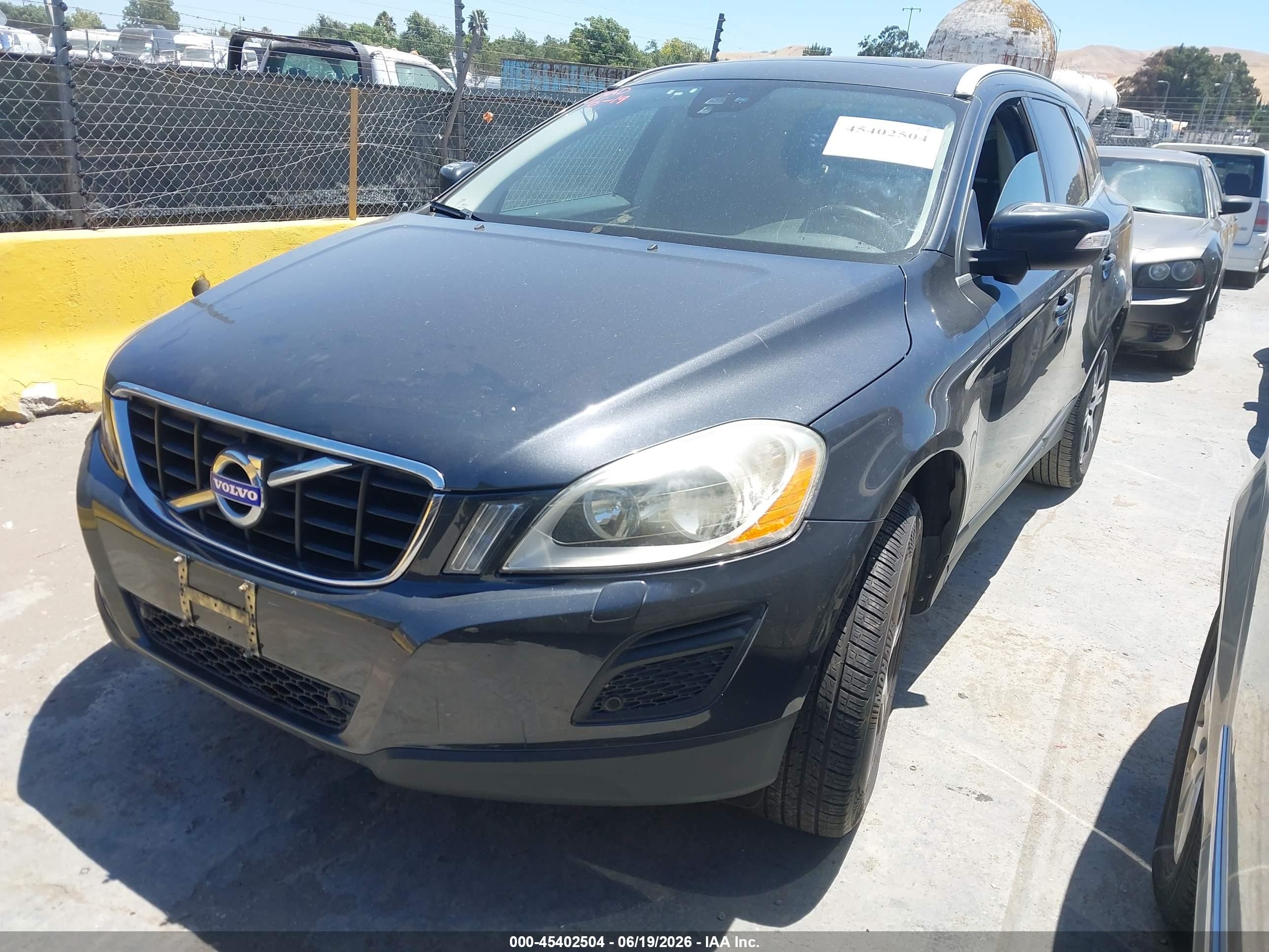 2012 Volvo Xc60 T6/t6 Platinum/t6 Premier Plus/t6 R-design/t6 R-design Platinum/t6 R-design Premier Plus Gray vin: YV4902DZ8C2337713
