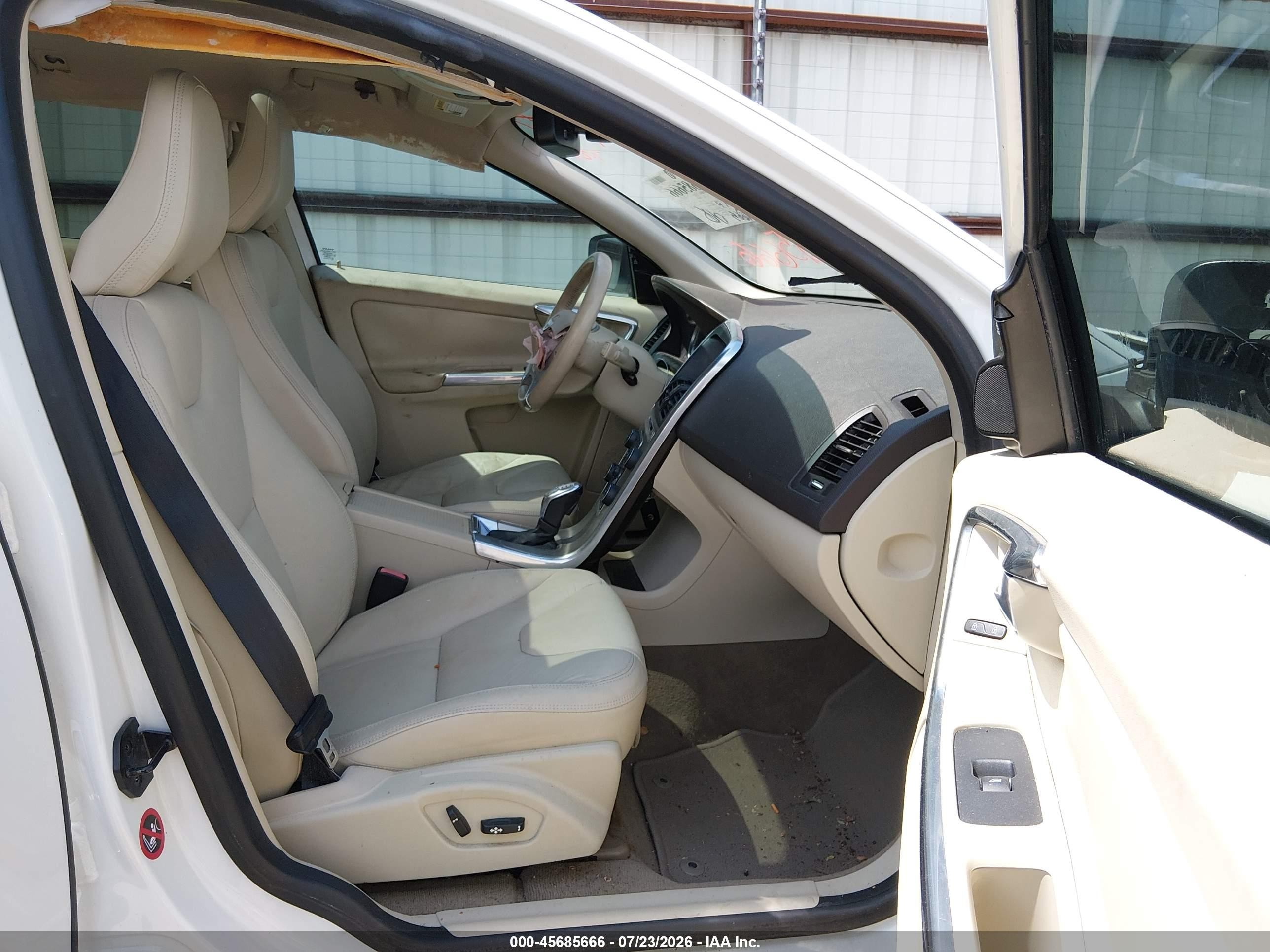 2013 Volvo Xc60 T6 White vin: YV4902DZ8D2376934