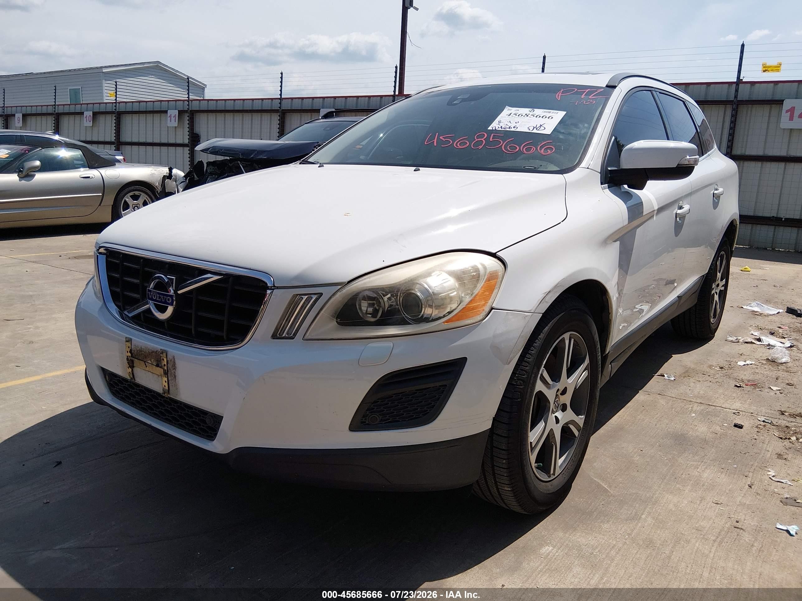 2013 Volvo Xc60 T6 White vin: YV4902DZ8D2376934