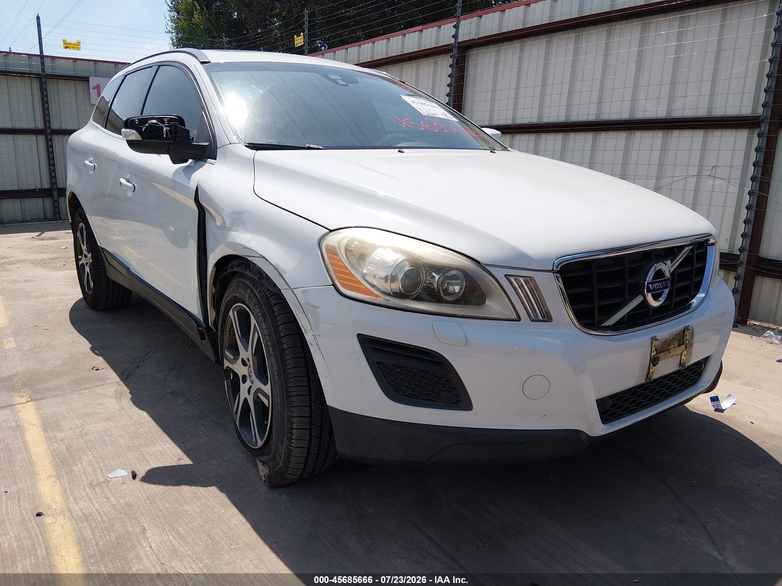 2013 Volvo Xc60 T6 White vin: YV4902DZ8D2376934