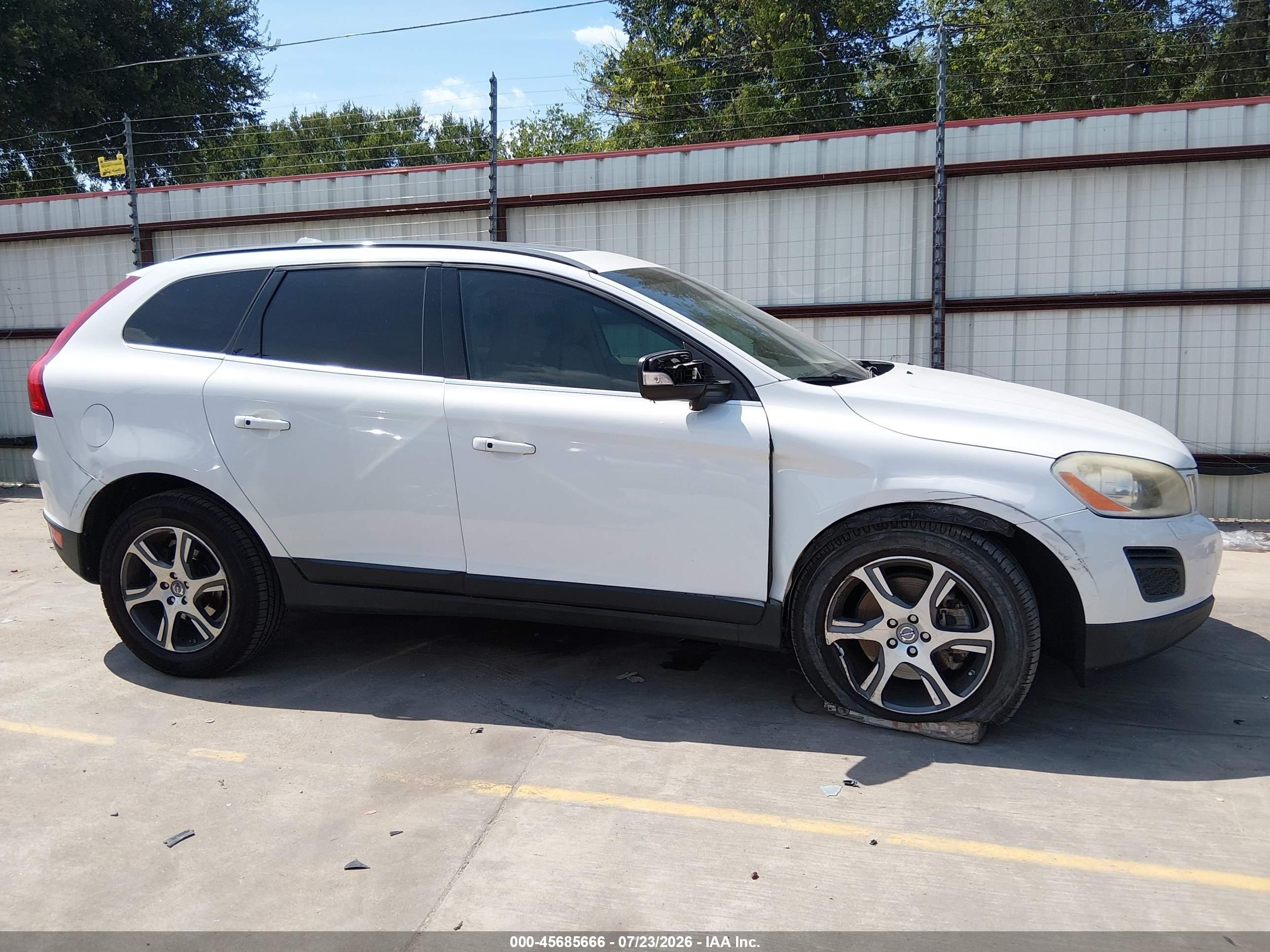 2013 Volvo Xc60 T6 White vin: YV4902DZ8D2376934