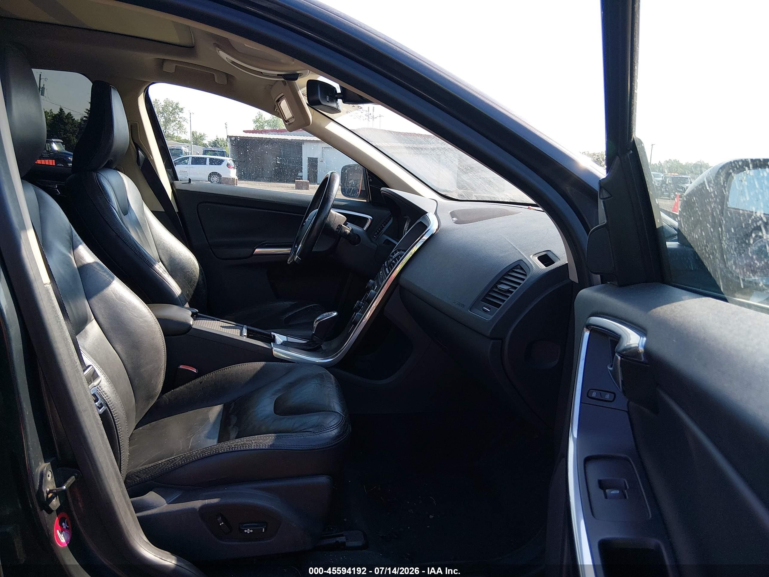 2013 Volvo Xc60 T6/t6 Platinum/t6 Premier Plus/t6 R-design/t6 R-design Platinum/t6 R-design Premier Plus Blue vin: YV4902DZ8D2380241