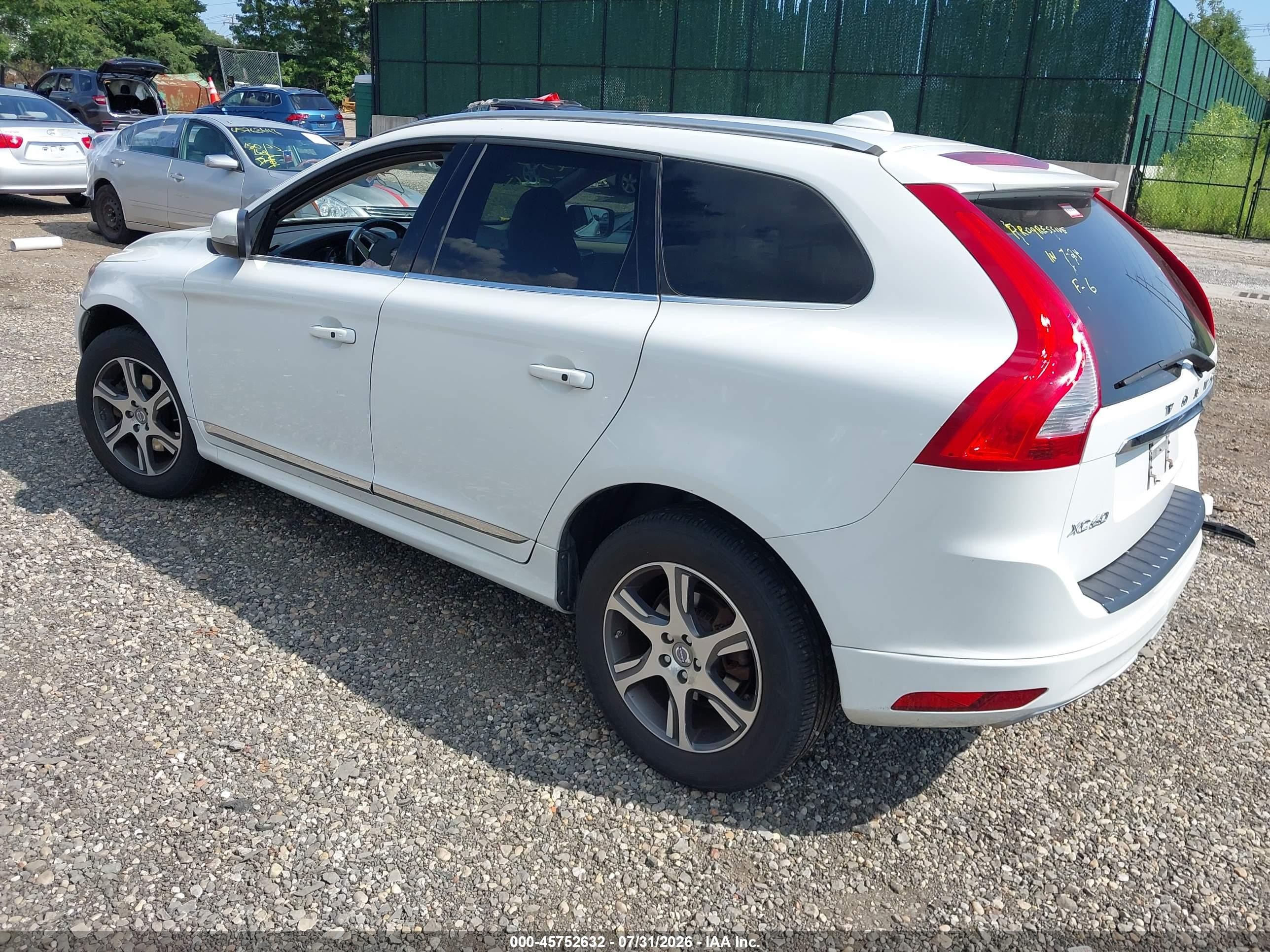 2014 Volvo Xc60 T6 R-design Белый vin: YV4902DZ8E2535291