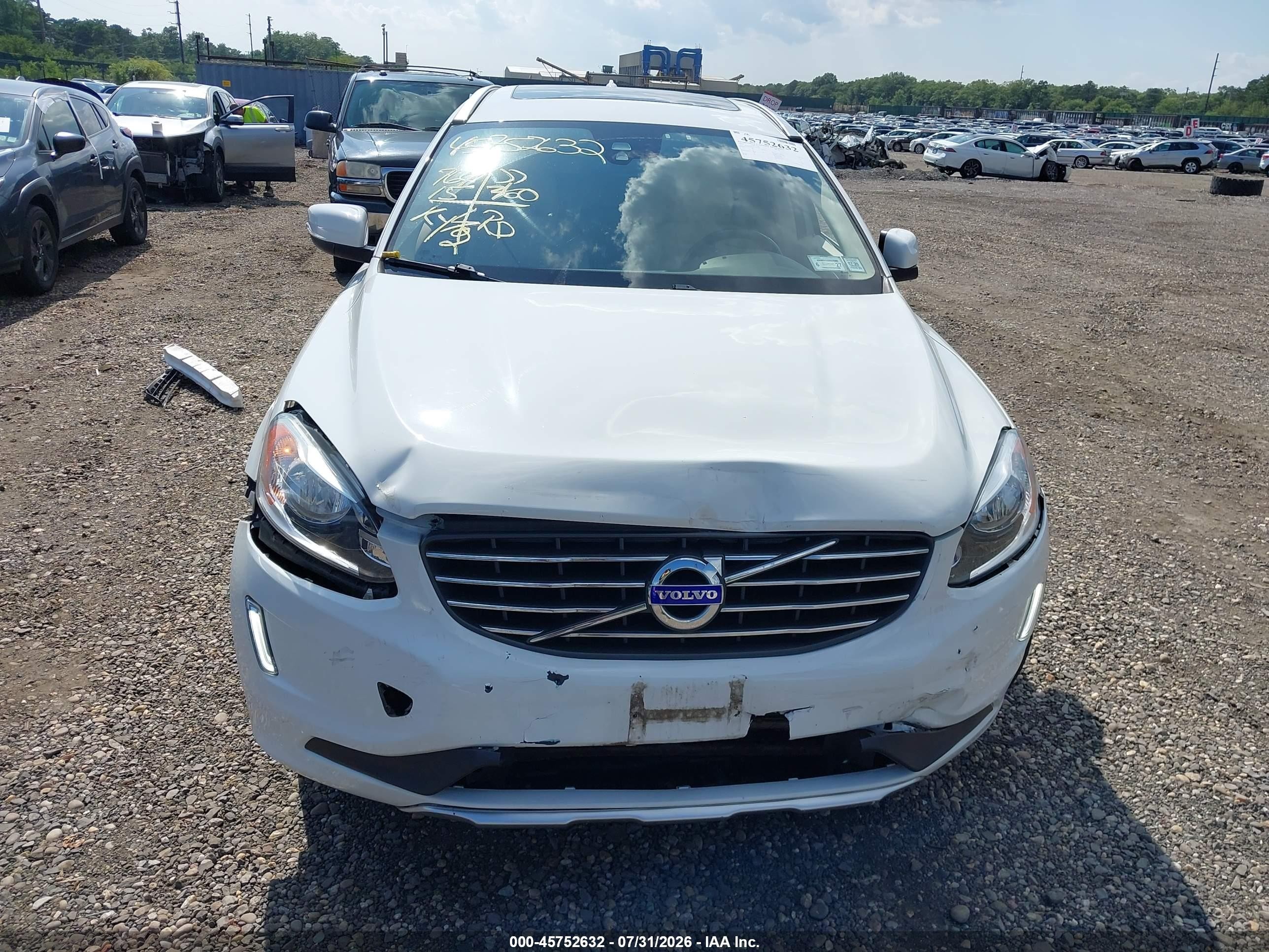 2014 Volvo Xc60 T6 R-design Белый vin: YV4902DZ8E2535291