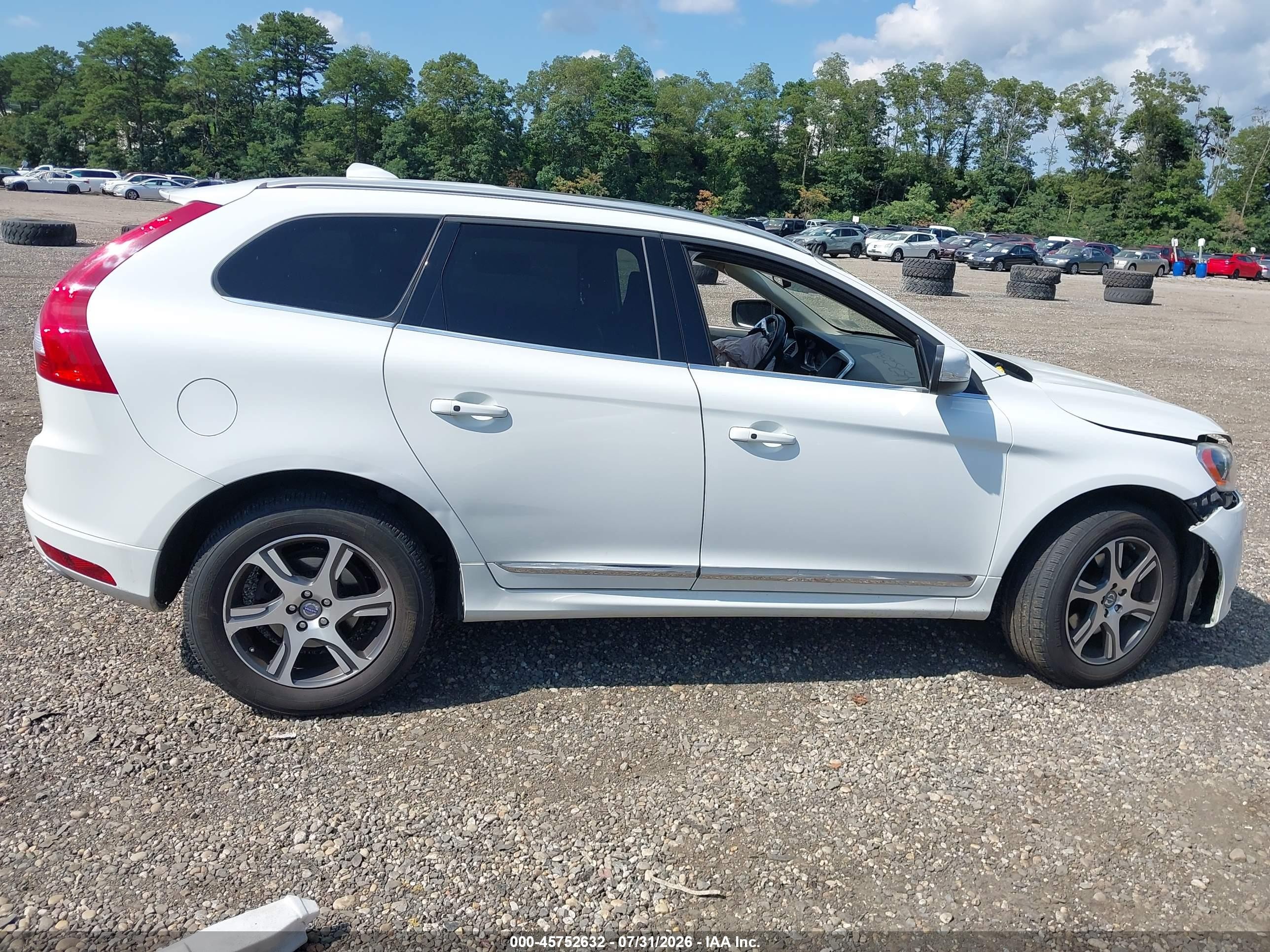 2014 Volvo Xc60 T6 R-design Белый vin: YV4902DZ8E2535291
