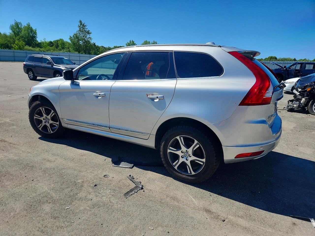 2014 Volvo Xc60 T6 Silver vin: YV4902DZ8E2537204