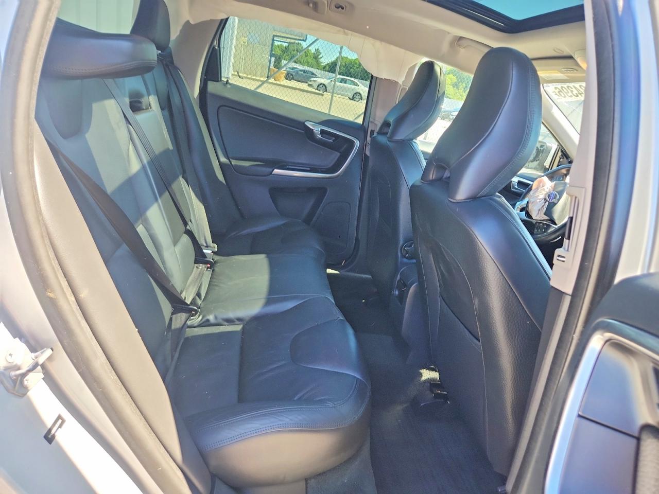 2014 Volvo Xc60 T6 Silver vin: YV4902DZ8E2537204
