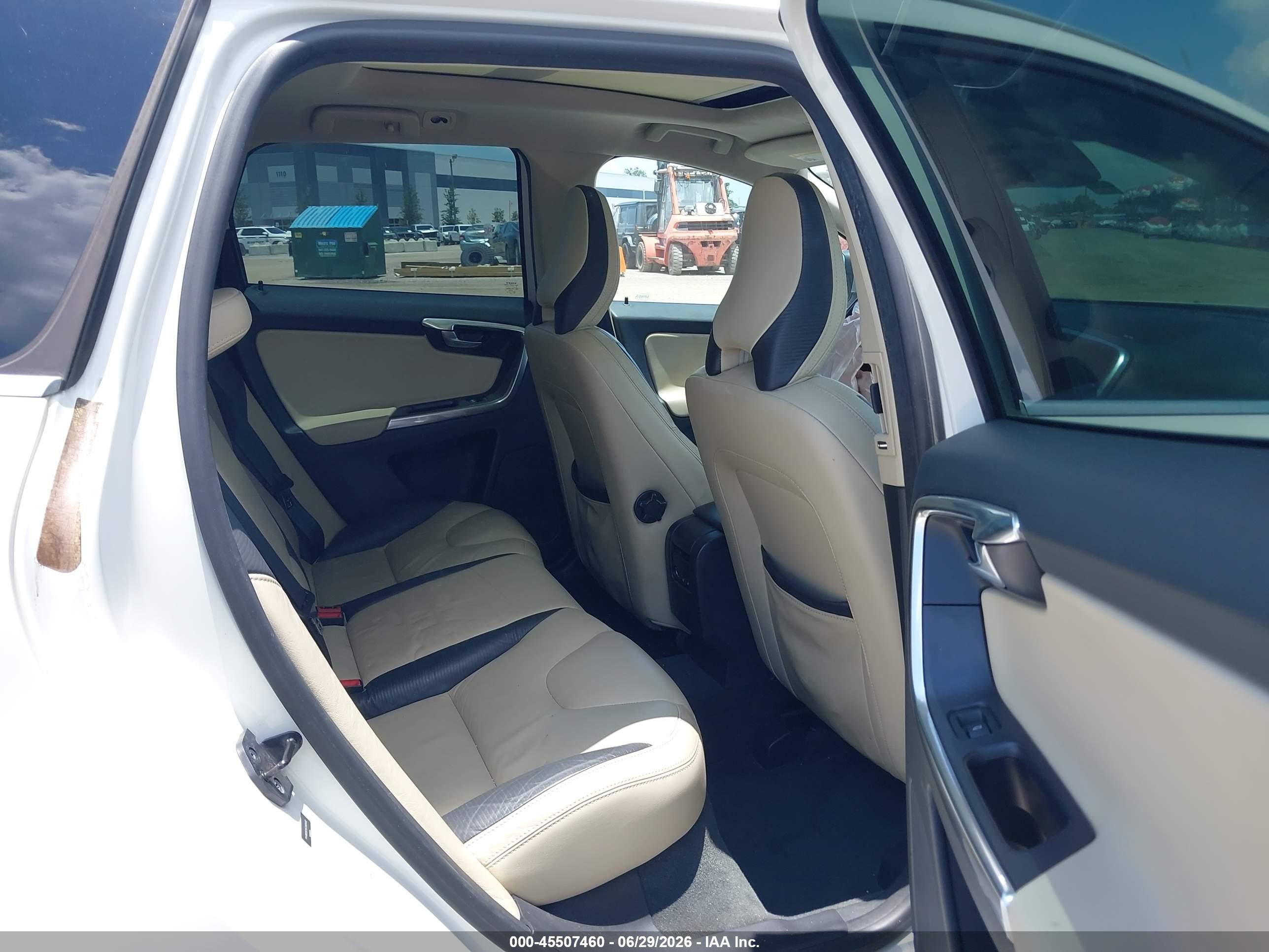 2012 Volvo Xc60 T6 Platinum White vin: YV4902DZ9C2300492