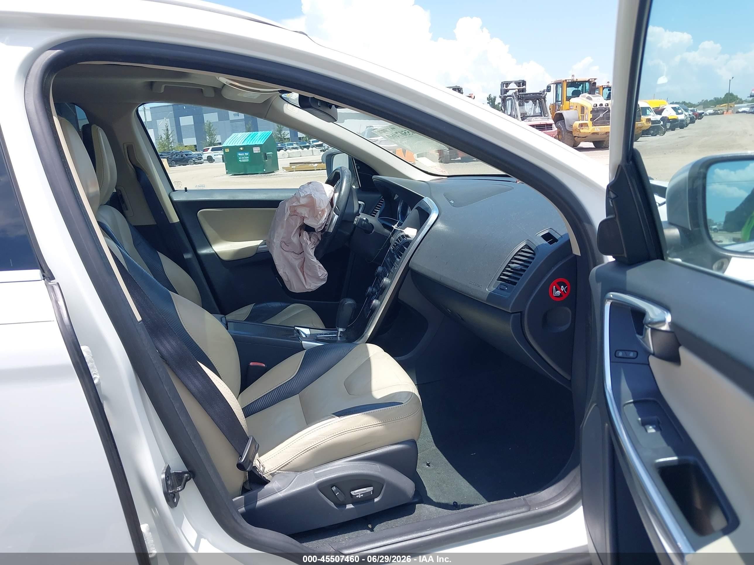 2012 Volvo Xc60 T6 Platinum White vin: YV4902DZ9C2300492