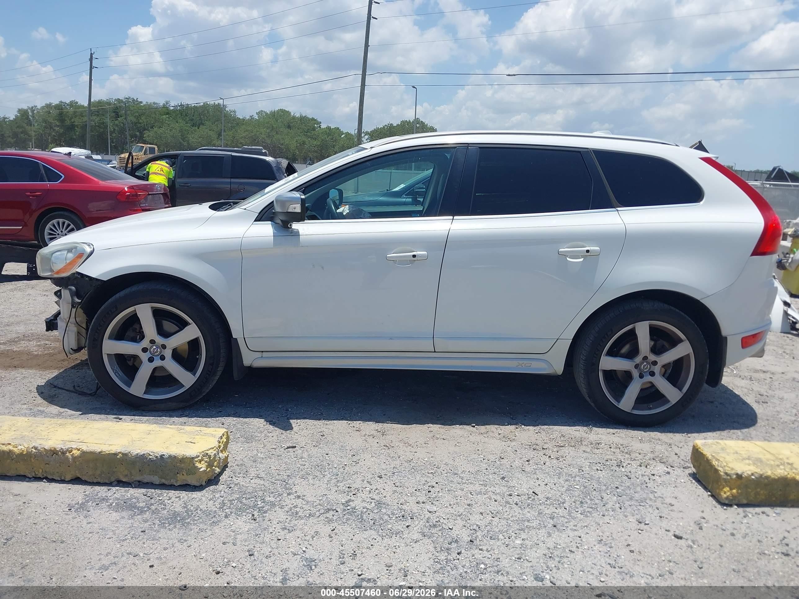 2012 Volvo Xc60 T6 Platinum White vin: YV4902DZ9C2300492