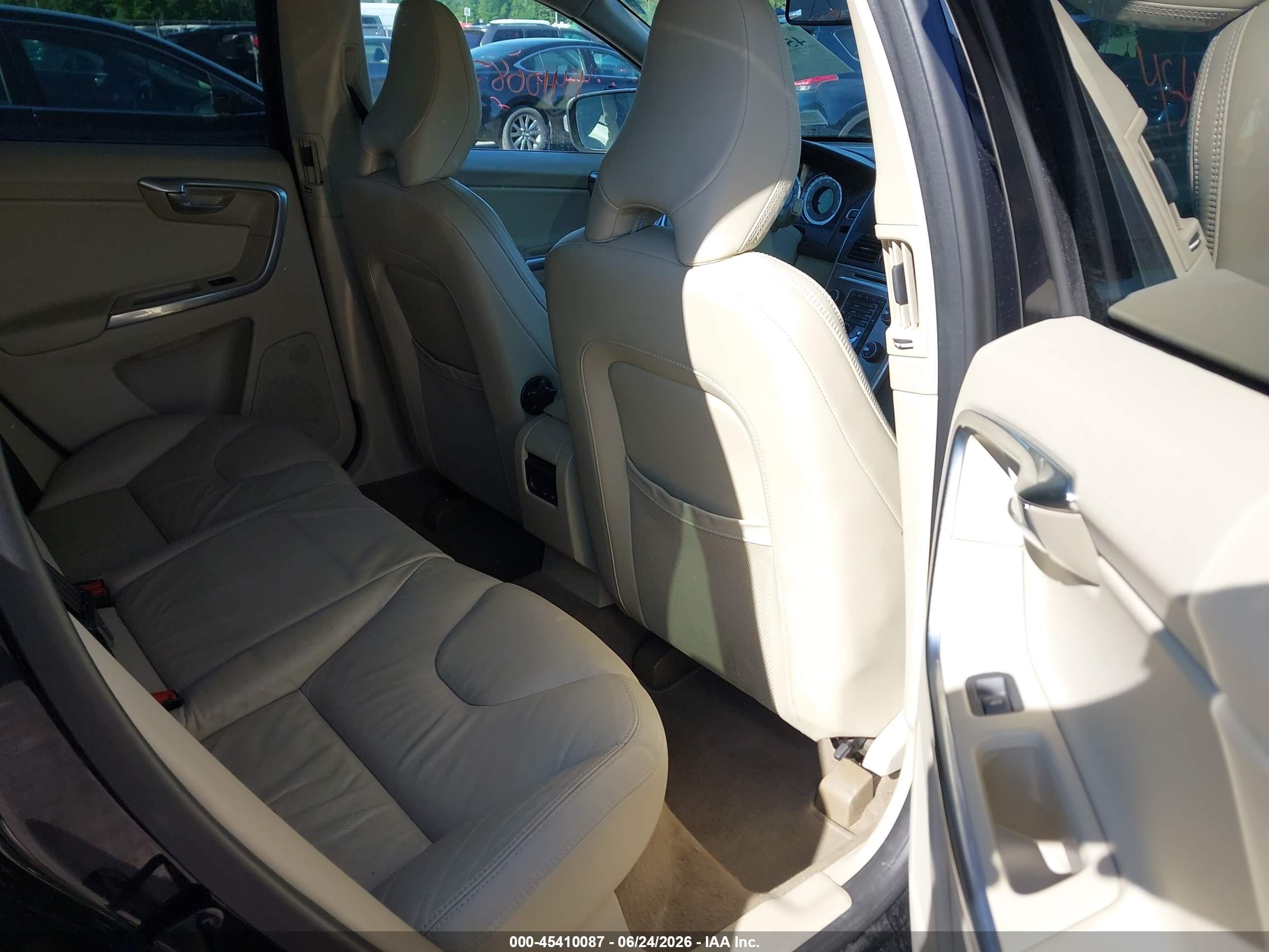 2013 Volvo Xc60 T6/t6 Platinum/t6 Premier Plus/t6 R-design/t6 R-design Platinum/t6 R-design Premier Plus Dark Blue vin: YV4902DZ9D2409715